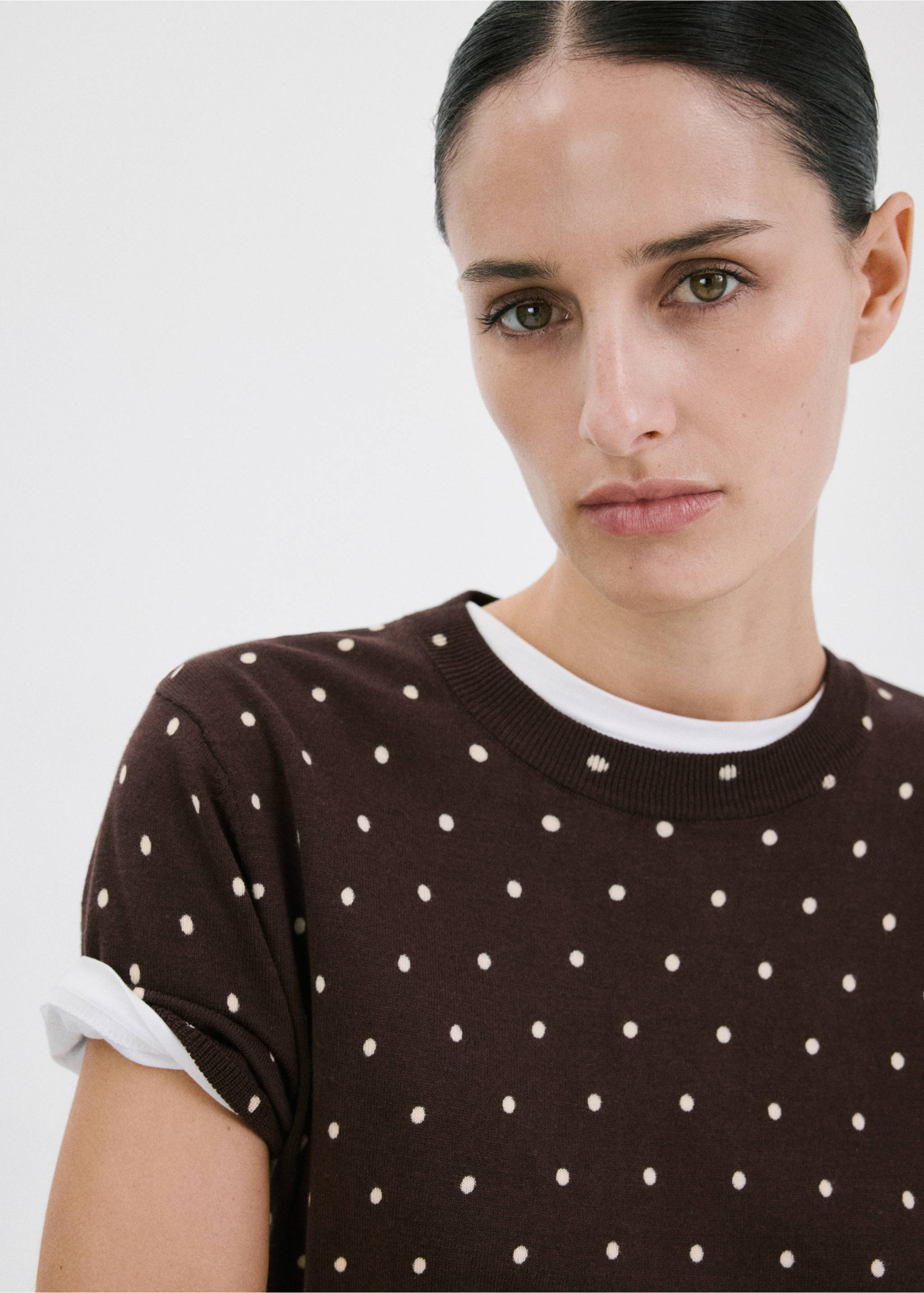 Polka-dot knitted sweater - Details of the article 1, Chocolate. Ref: 27007153-00.