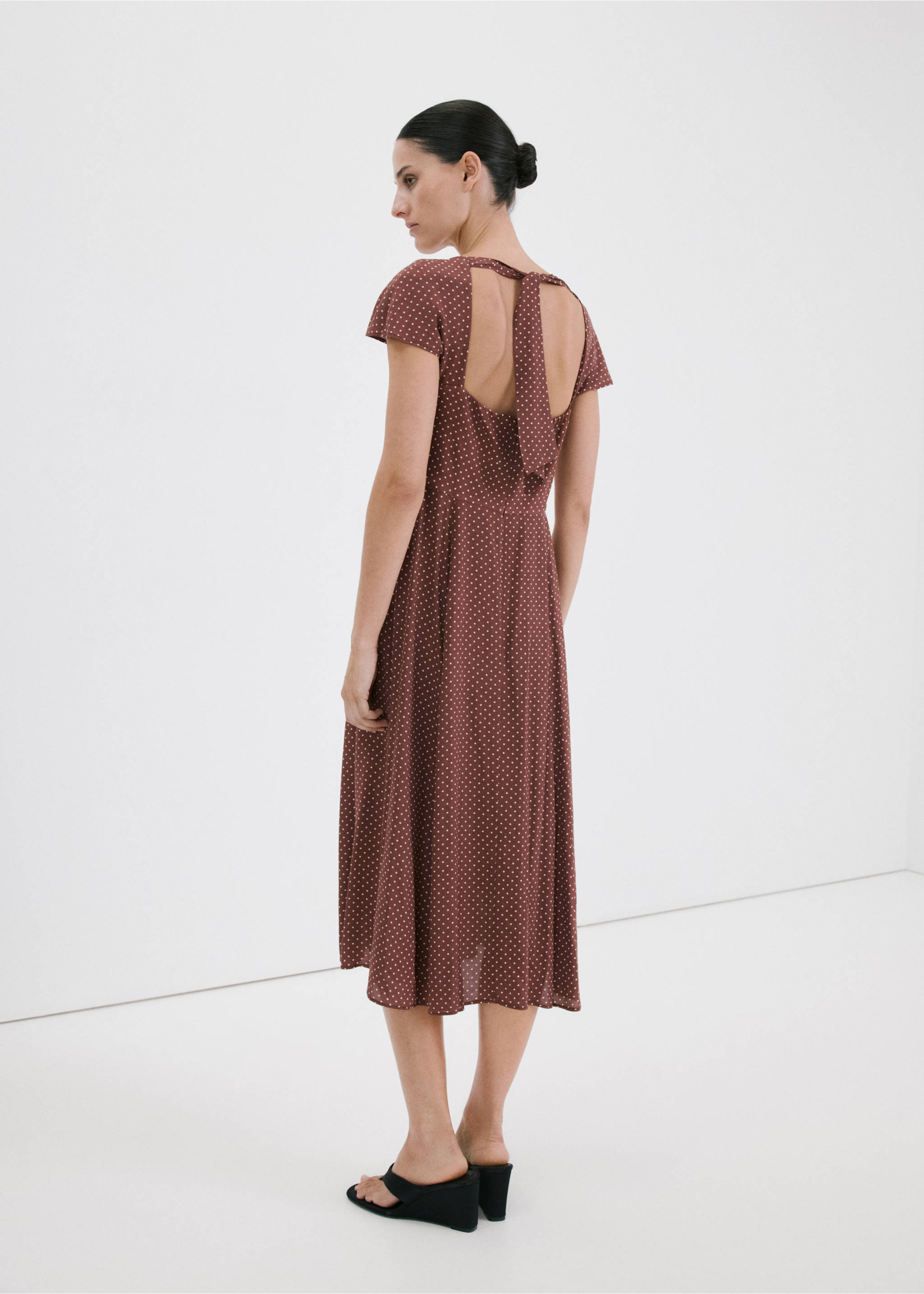 Robe à pois évasée - Verso de l’article, Chocolat. Ref: 27007156-00.