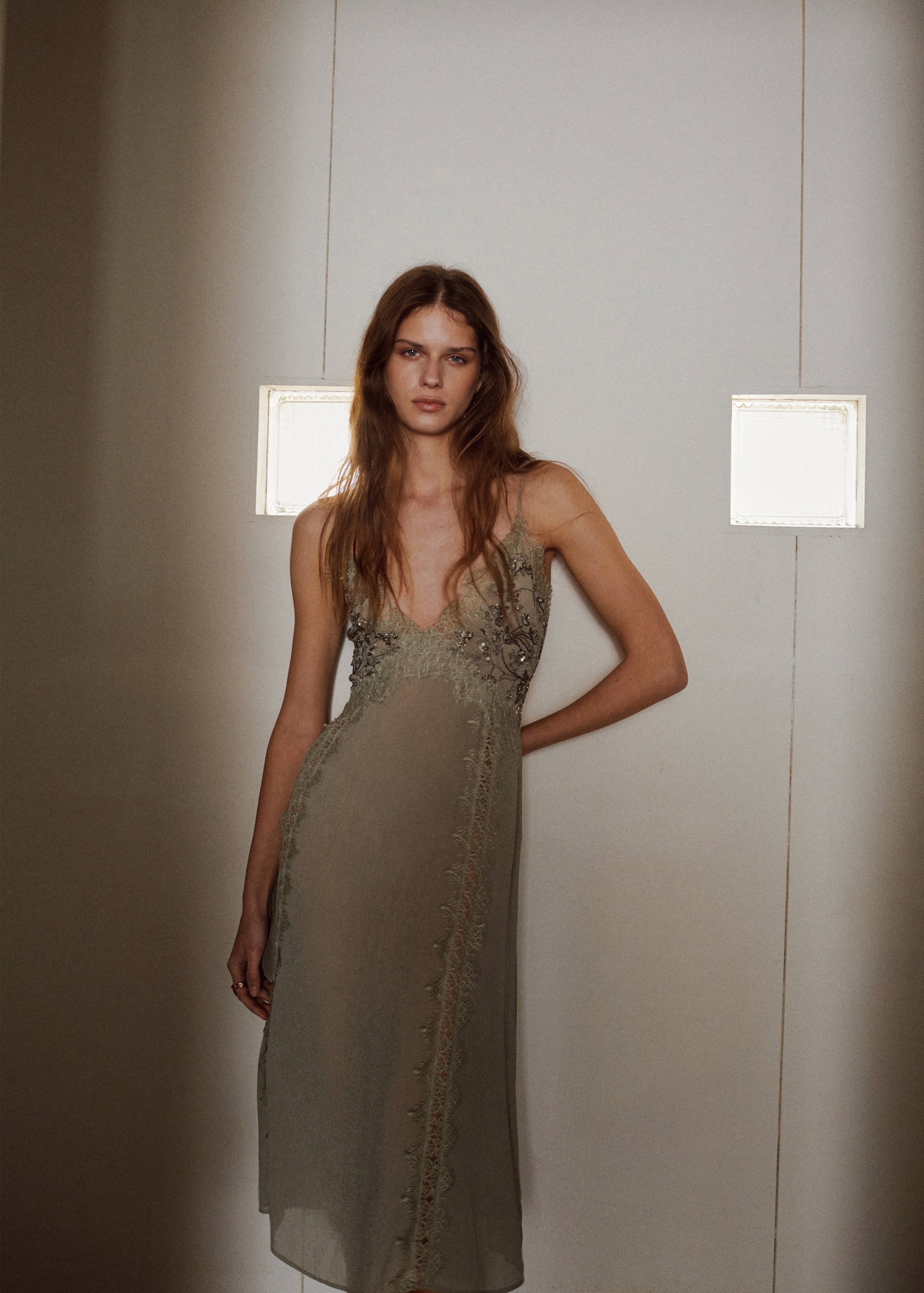 Embroidery bead dress - Medium plane