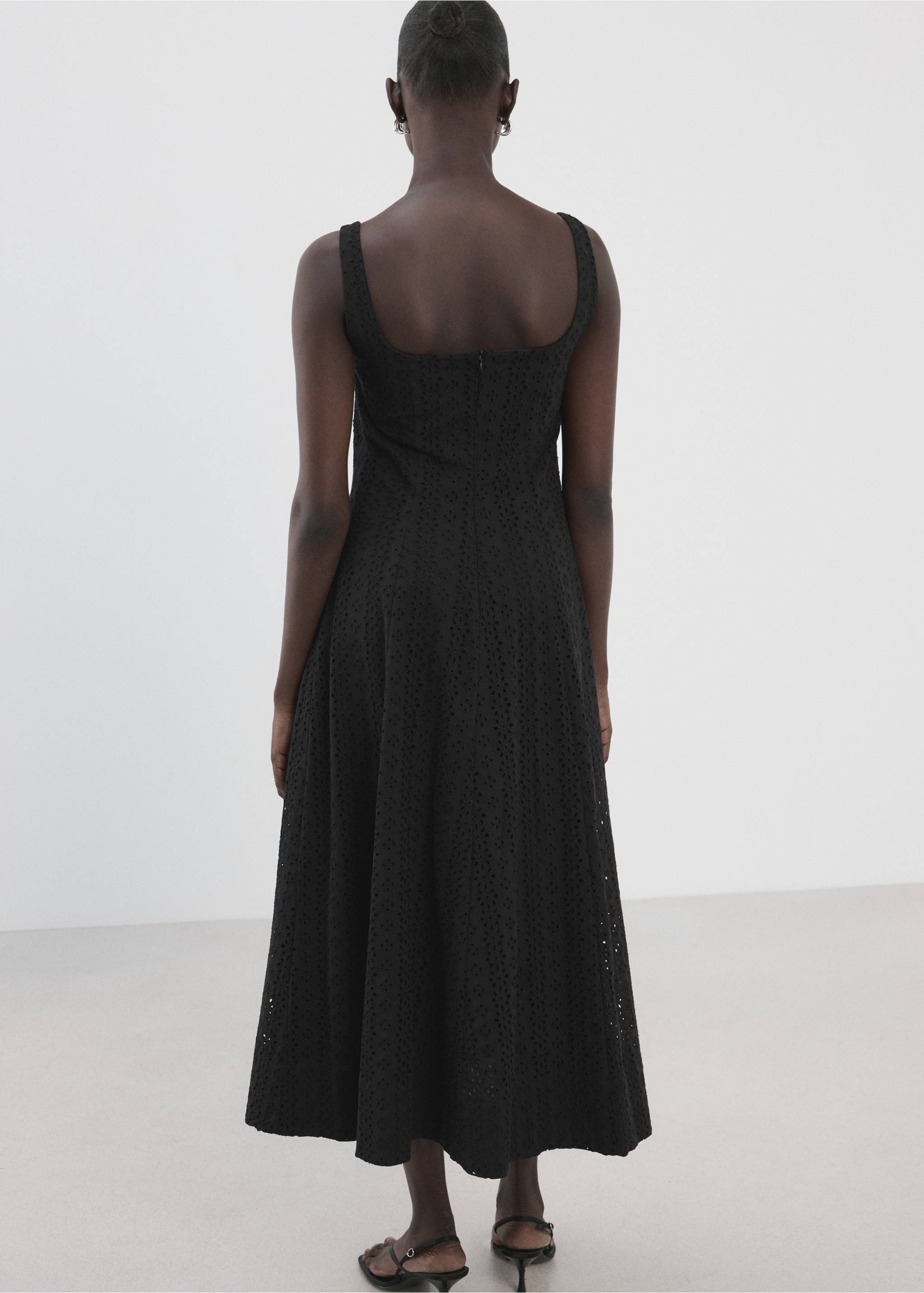 Embroidered cutwork A-line dress - Reverse of the article, Black. Ref: 27007163-00.