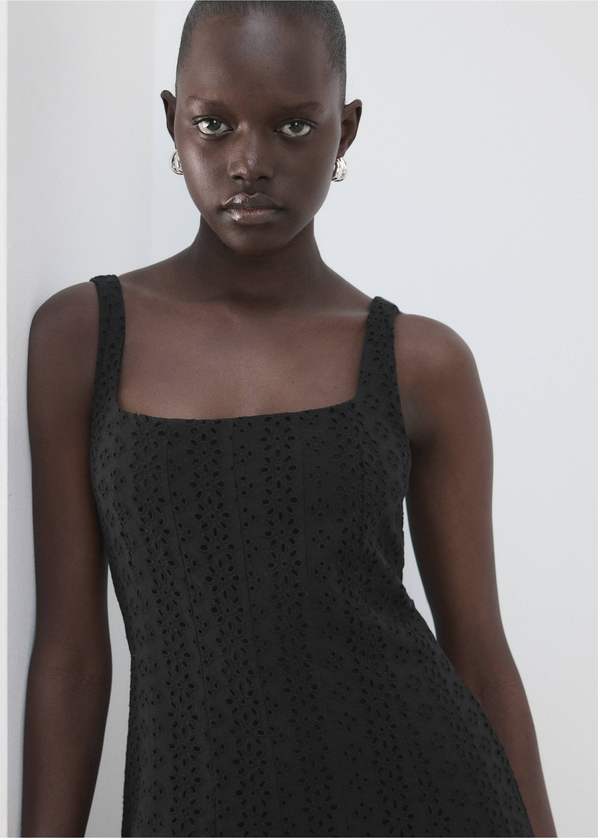 Embroidered cutwork A-line dress - Details of the article 1, Black. Ref: 27007163-00.