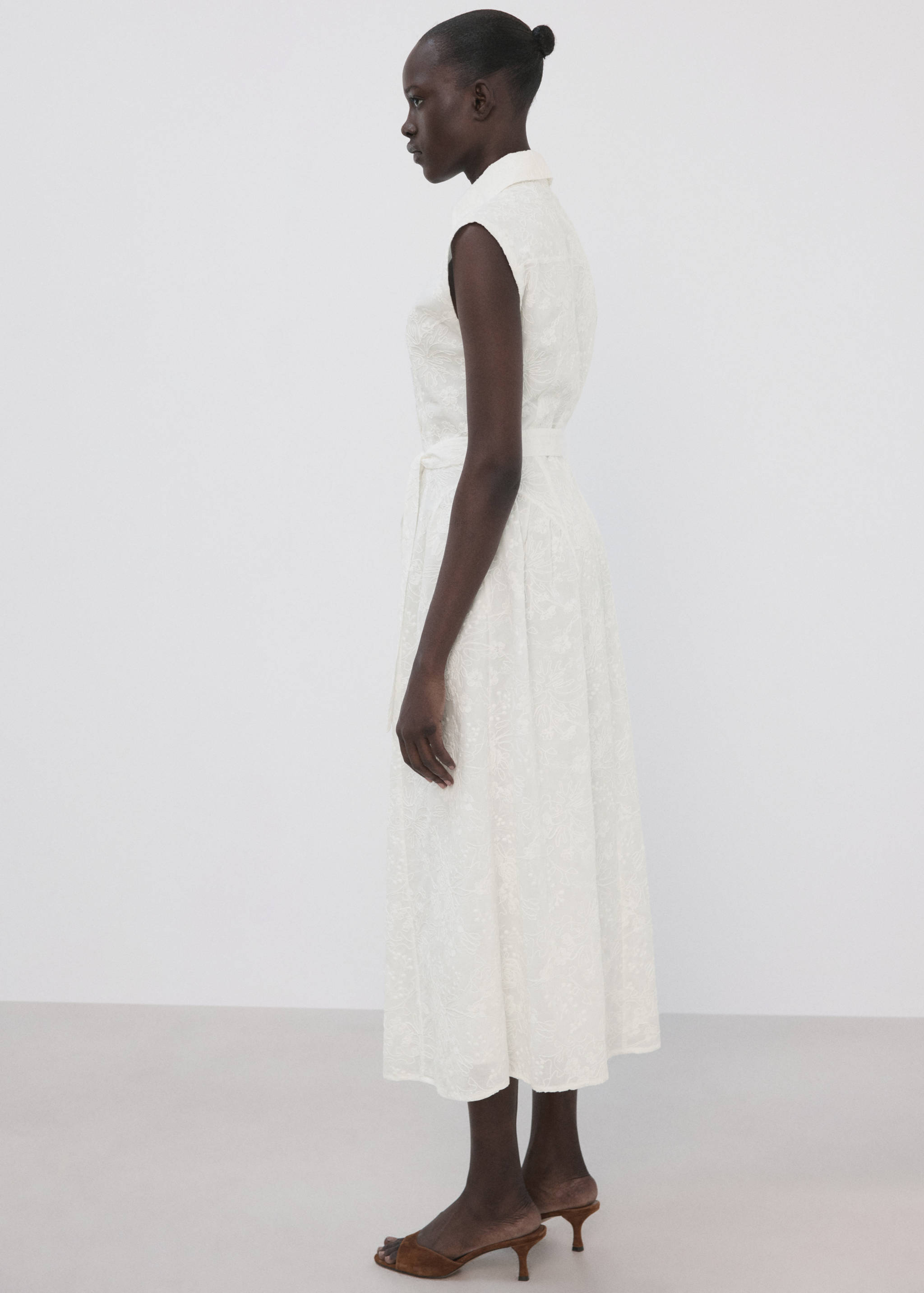 Embroidered belt dress - Reverse of the article