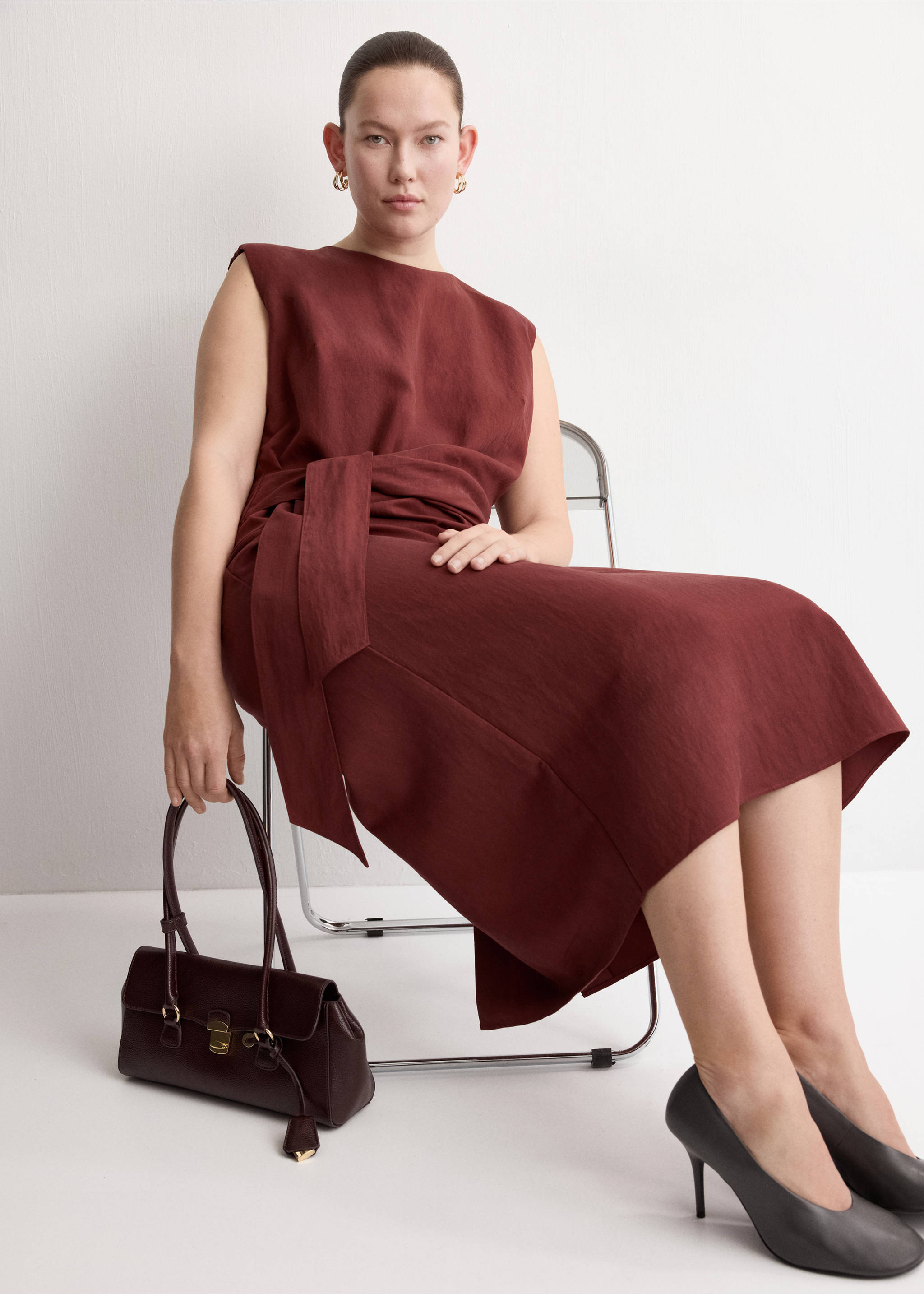 Lyocell dress with knot detail - Details of the article 4, Wine. Ref: 27007165-00.