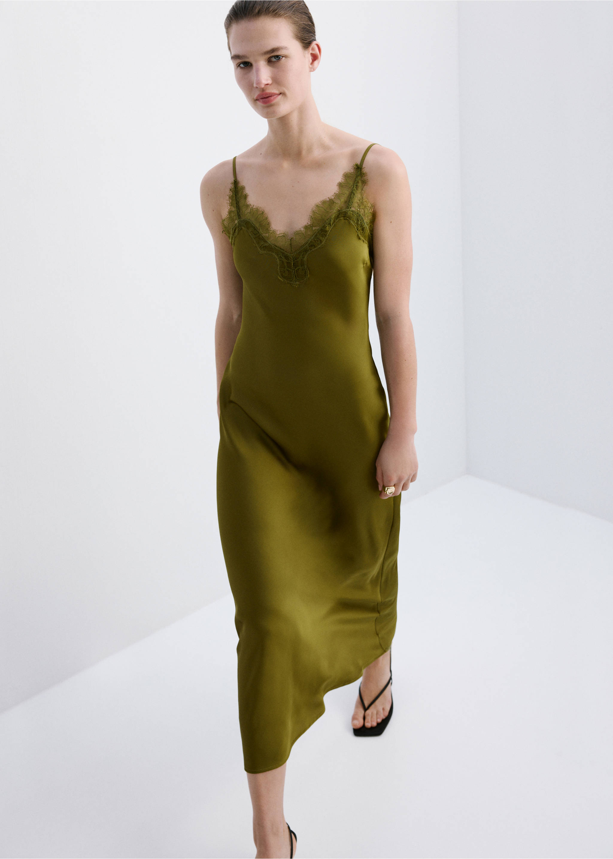 Vestido lencero satinado - Plano medio, Verde. Ref: 27007168-00.