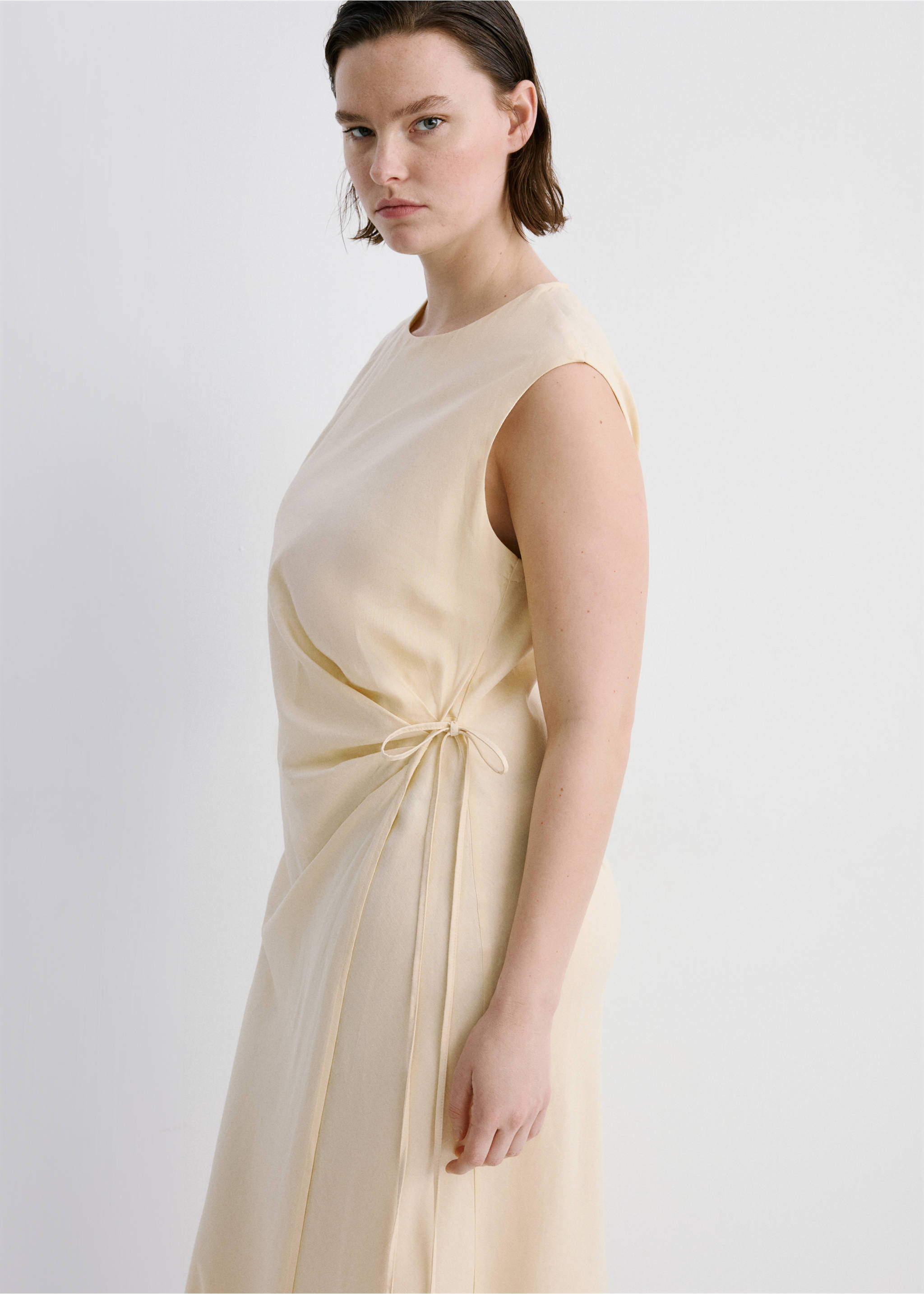 Wrap midi-dress with knot - Details of the article 4, Vanilla. Ref: 27007171-00.