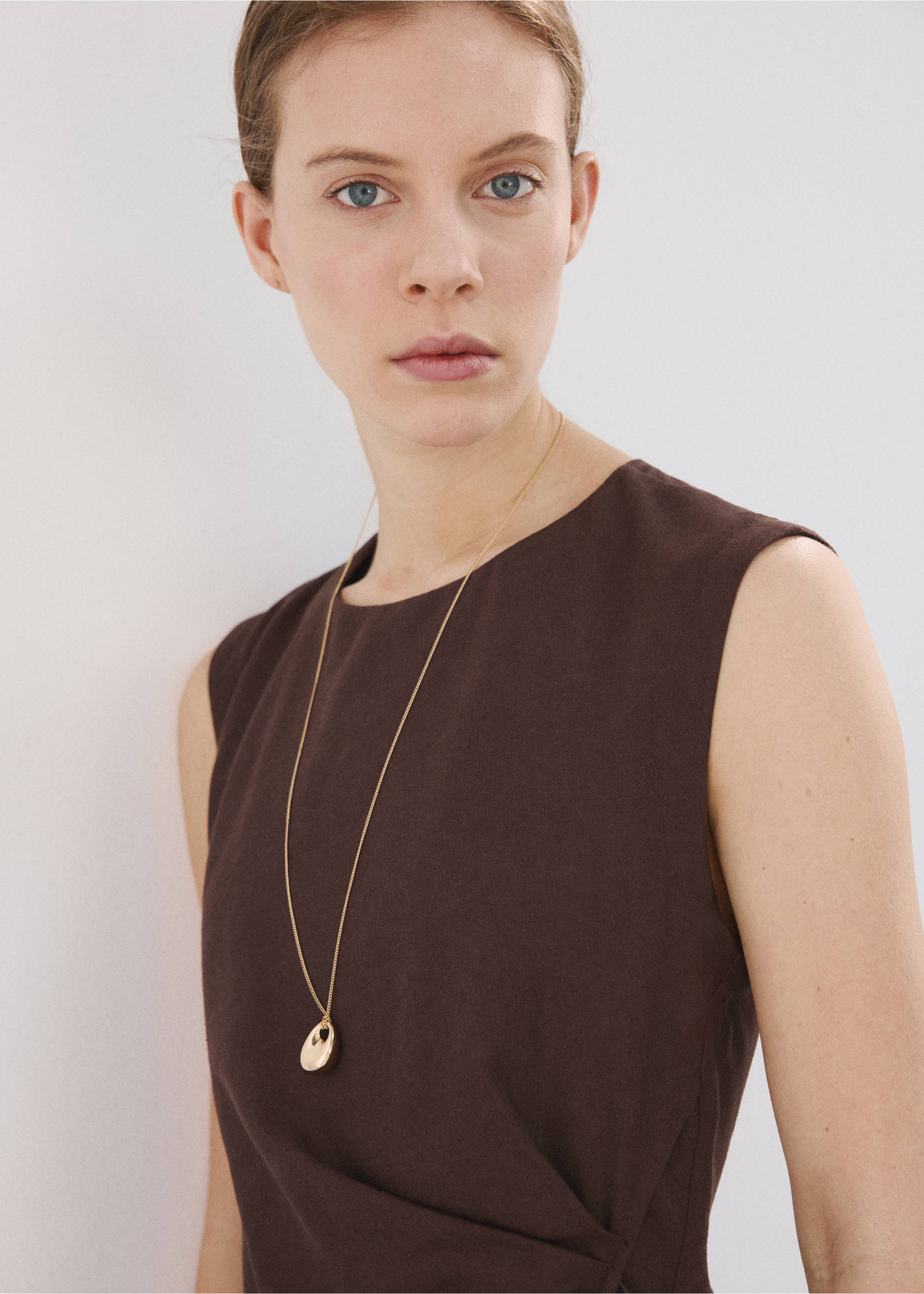 Wrap midi-dress with knot - Details of the article 2, Chocolate. Ref: 27007171-00.