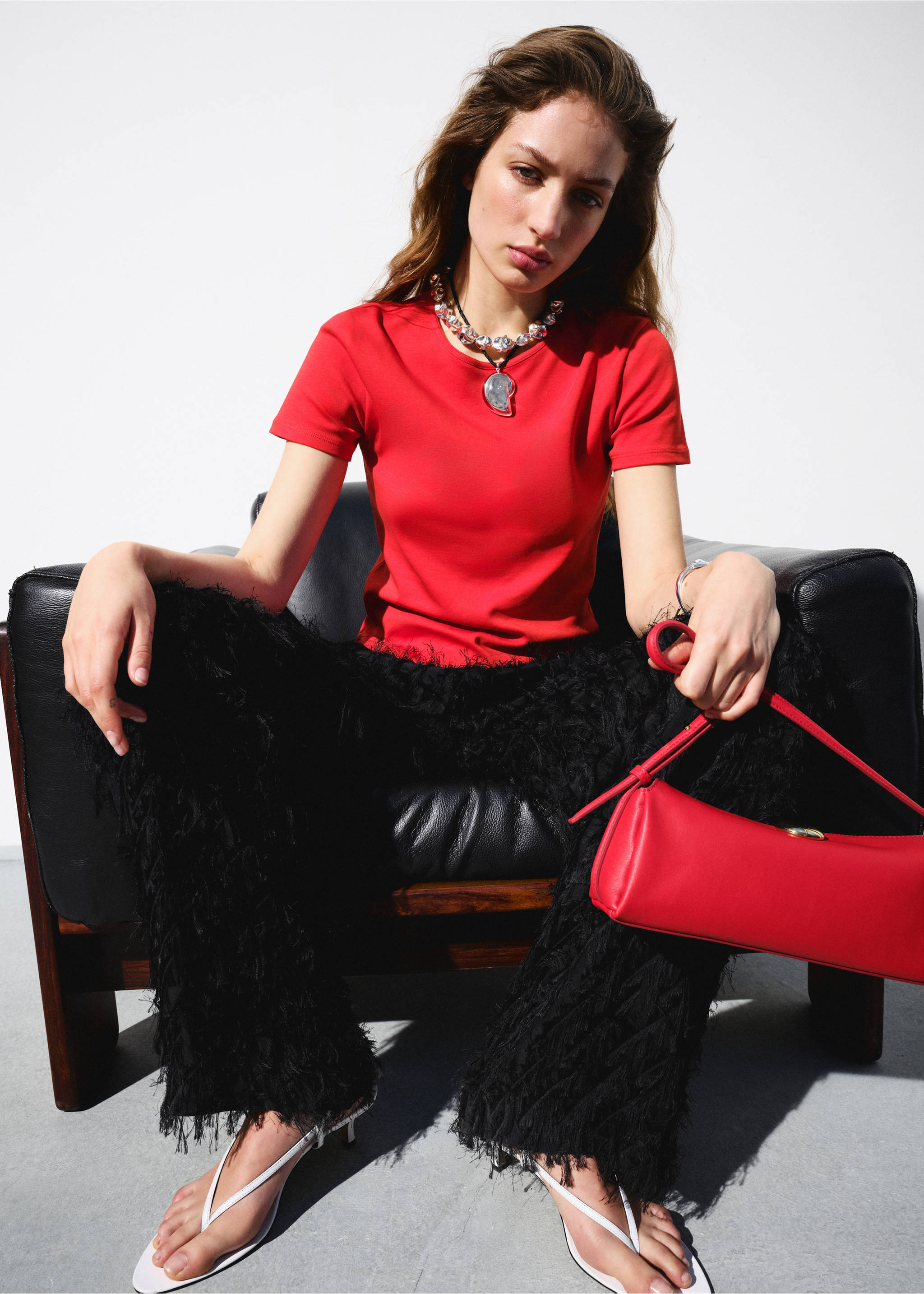 Short-sleeved cotton t-shirt - Details of the article 6, Red. Ref: 27007809-00.