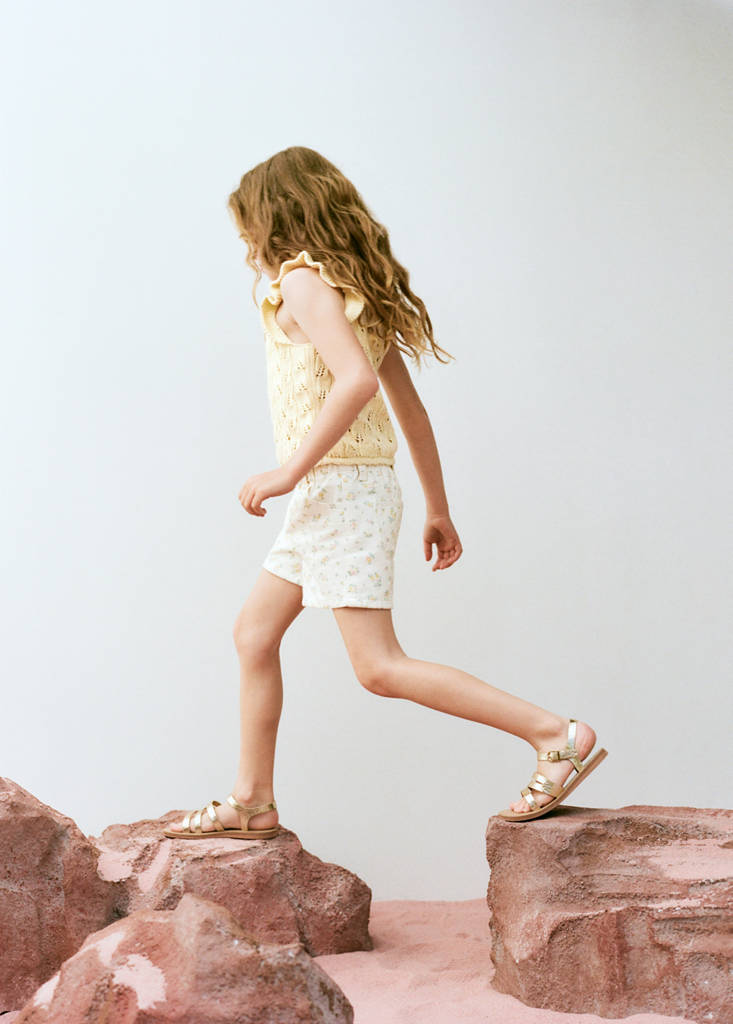 Metallic straps sandals — Gold