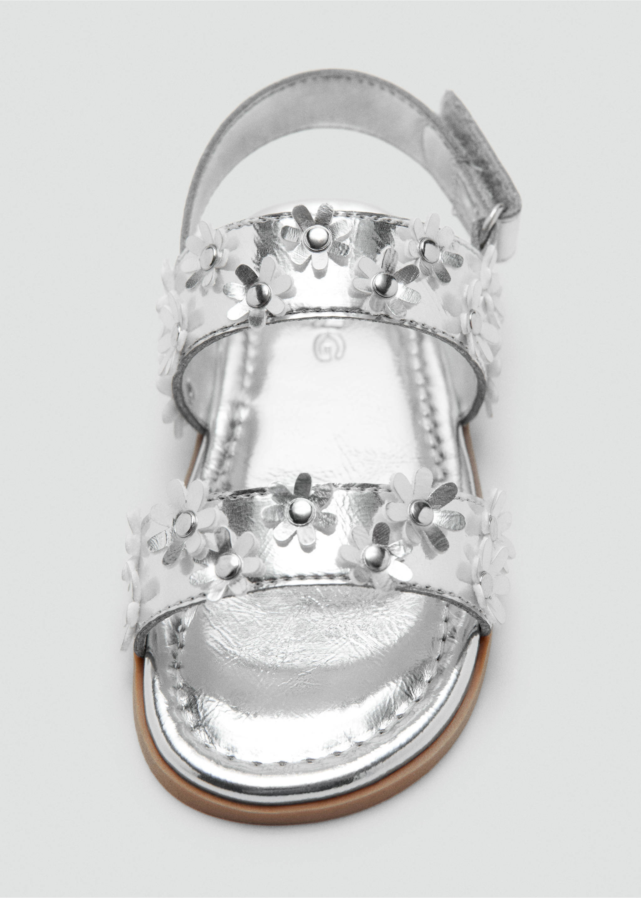 Sandalia metalizada flores - Detalle del artículo 2, Plata. Ref: 27007897-00.