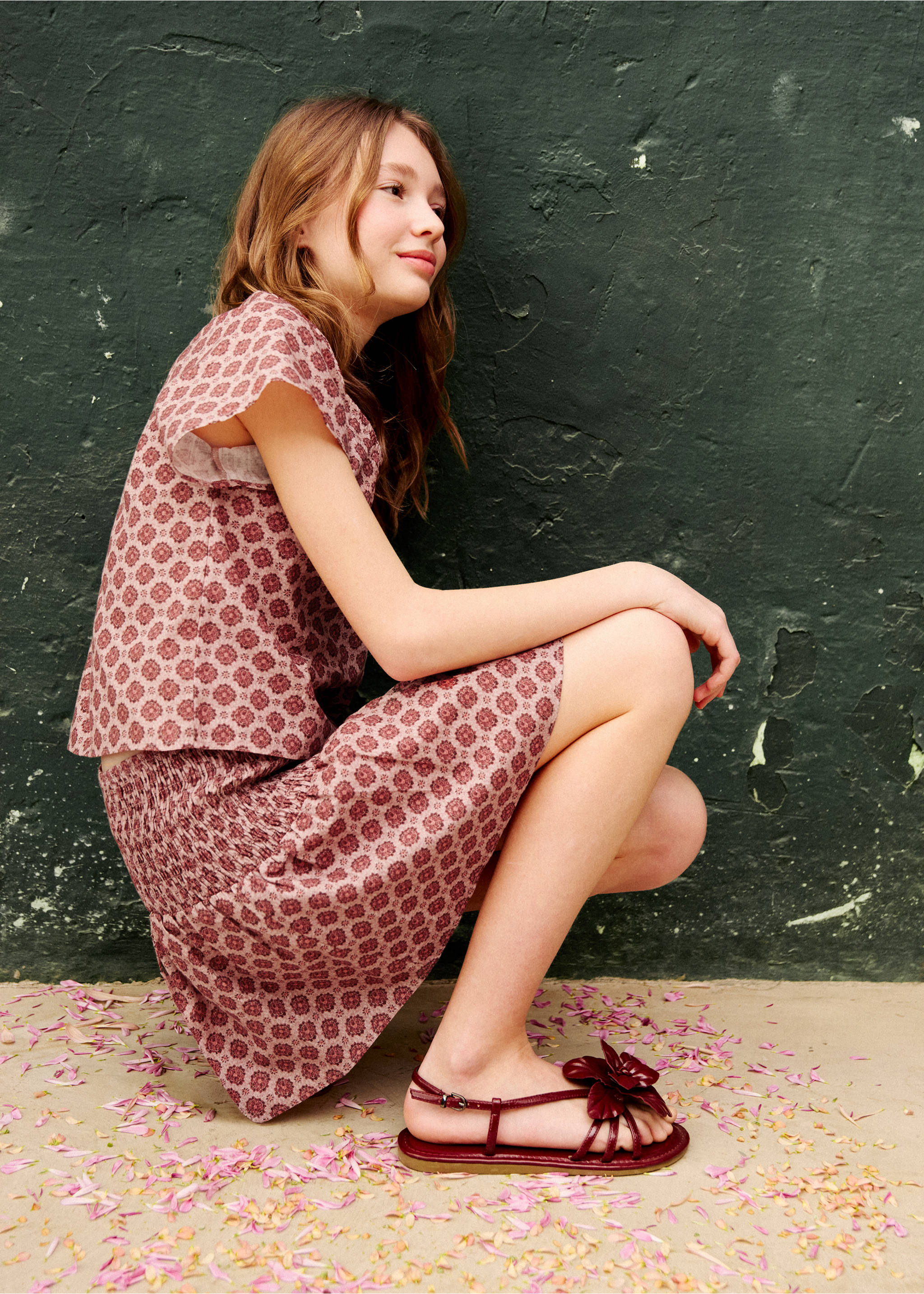 Sandale fleur en relief - Détail de l'article 5, Bordeaux. Ref: 27007899-00.