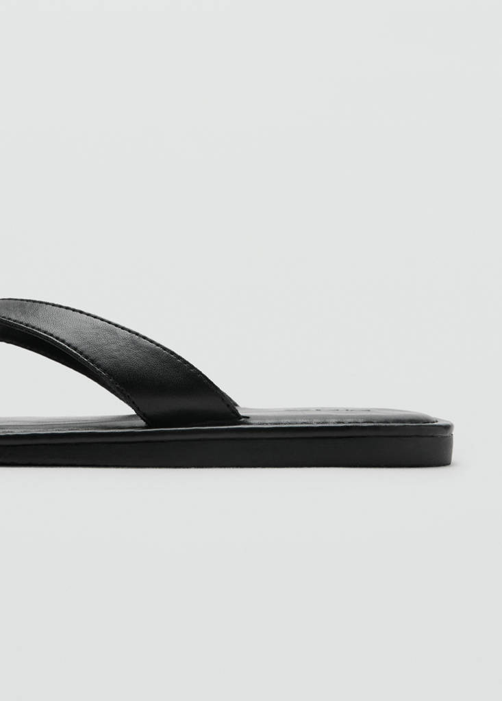 Toe thong sandals — Black