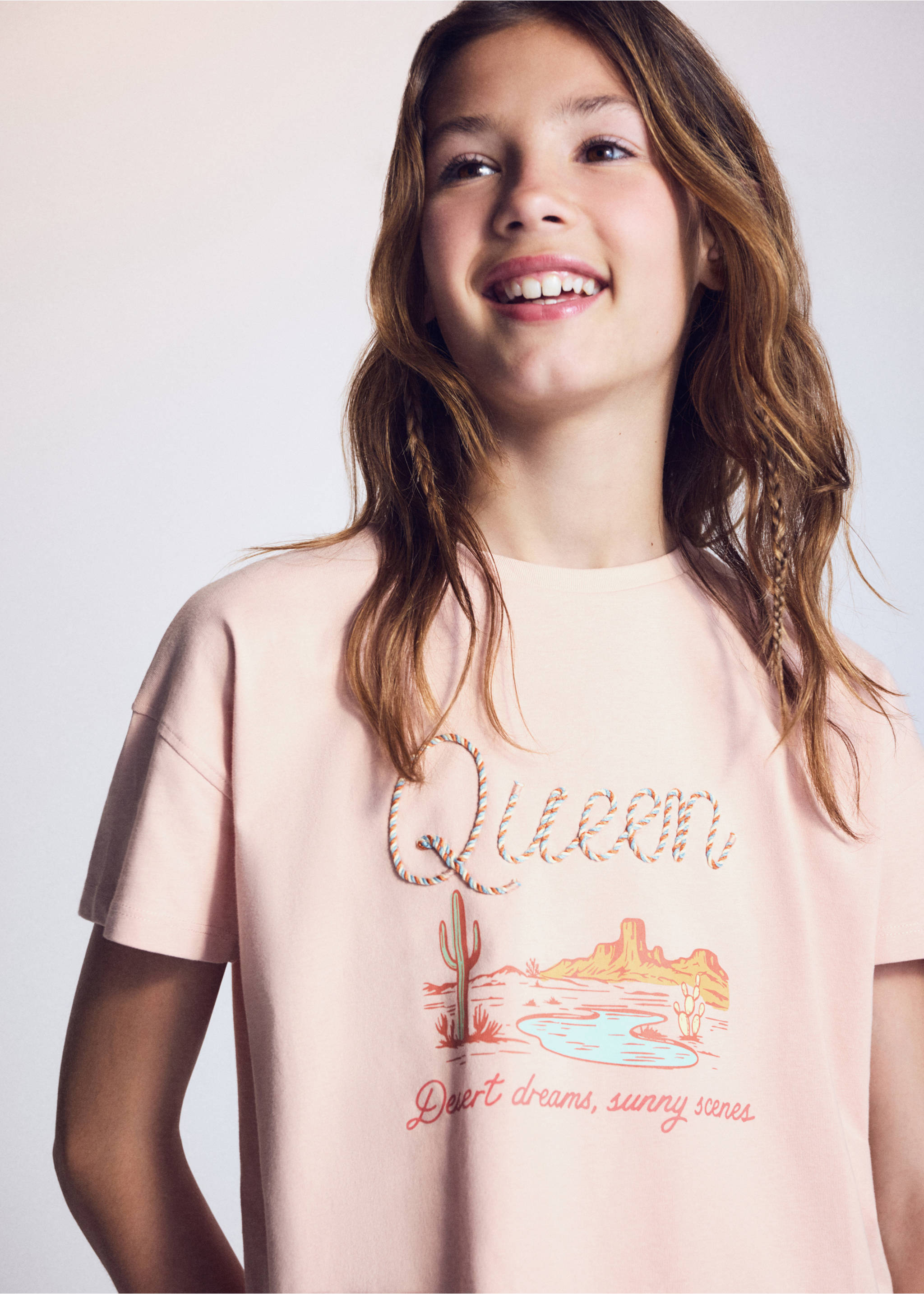 Printed T-shirt with back slit - Details of the article 1, Pink. Ref: 27008665-00.
