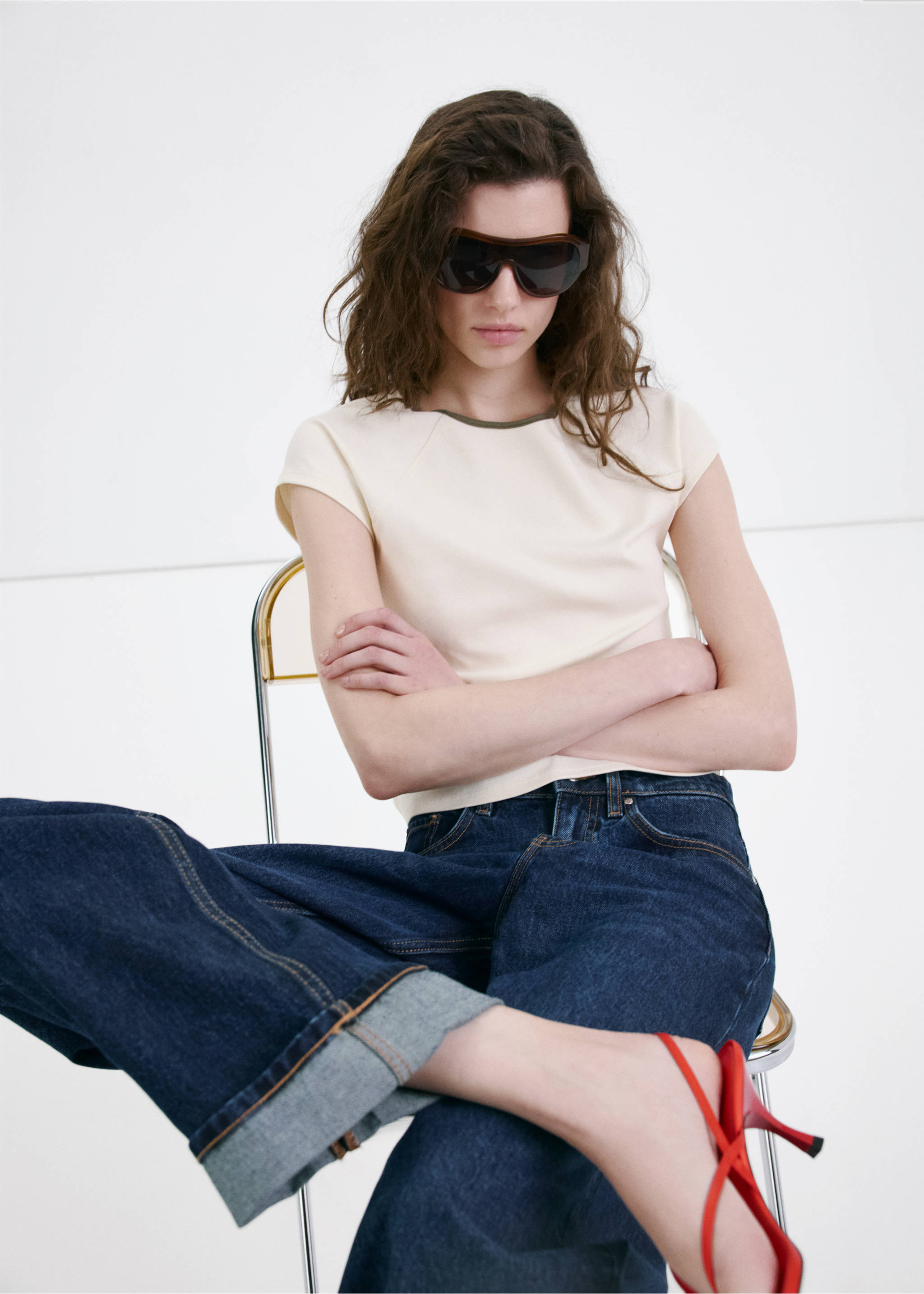 Cotton T-shirt with contrast piping - Details of the article 6, Ecru. Ref: 27009079-00.