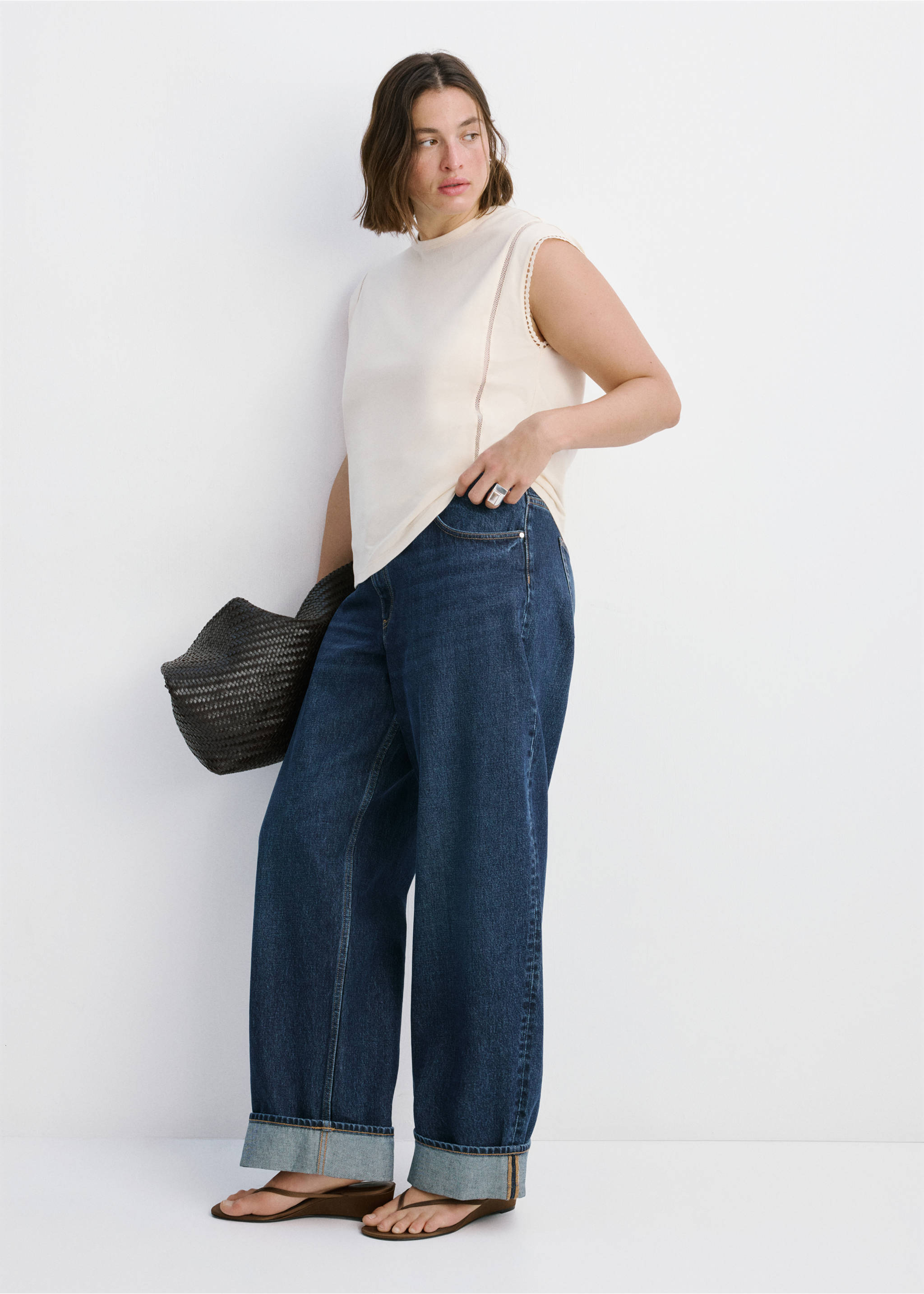 Embroidered cutwork cotton T-shirt - Details of the article 3, Ecru. Ref: 27009081-00.