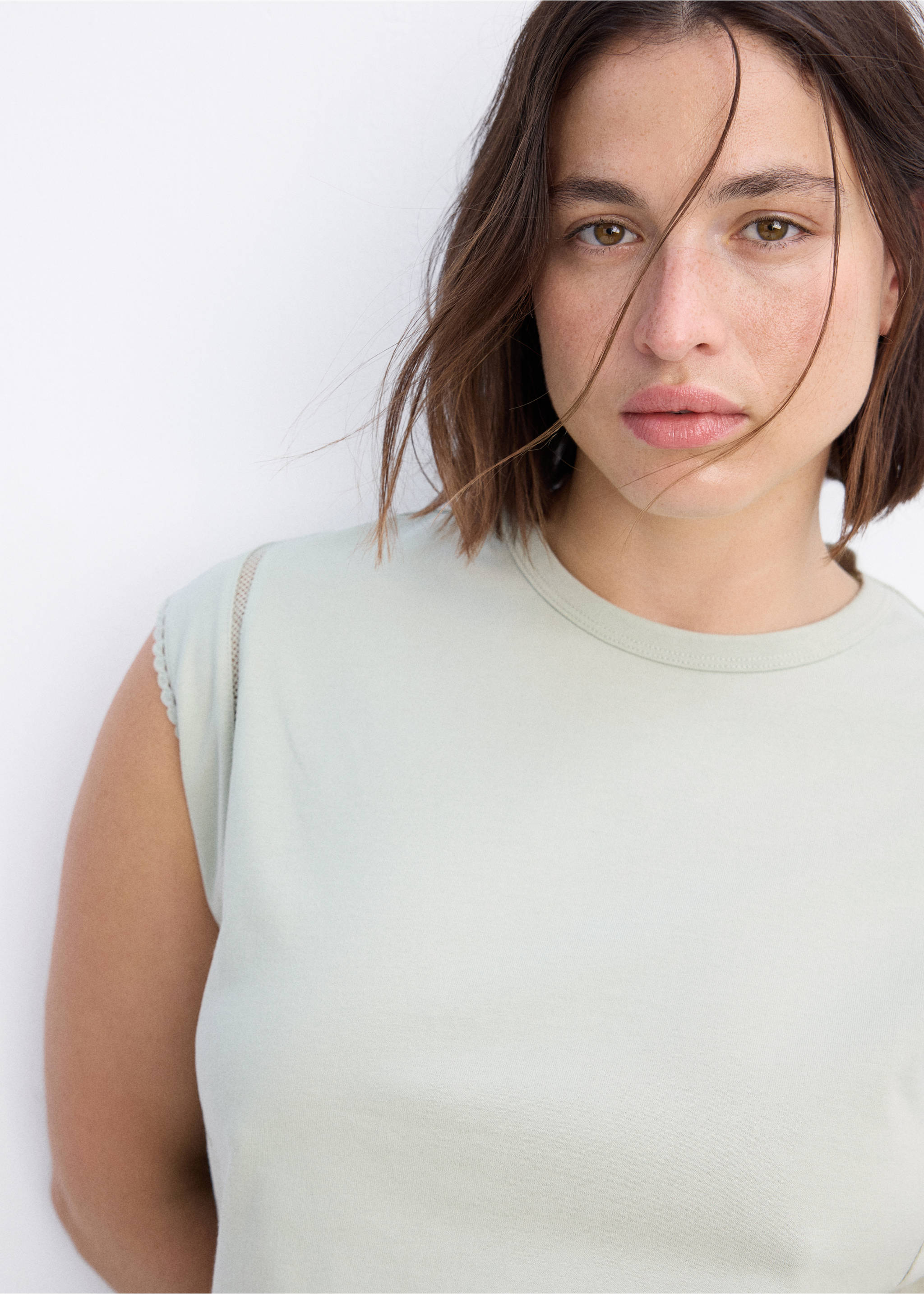 Embroidered cutwork cotton T-shirt - Details of the article 4, Pastel Green. Ref: 27009081-00.