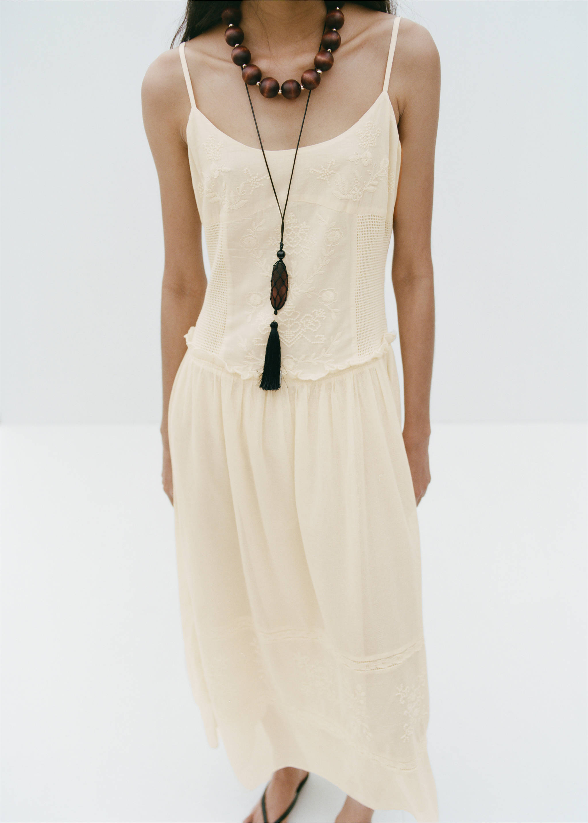 Embroidered detail dress - Medium plane, Off White. Ref: 27009084-00.