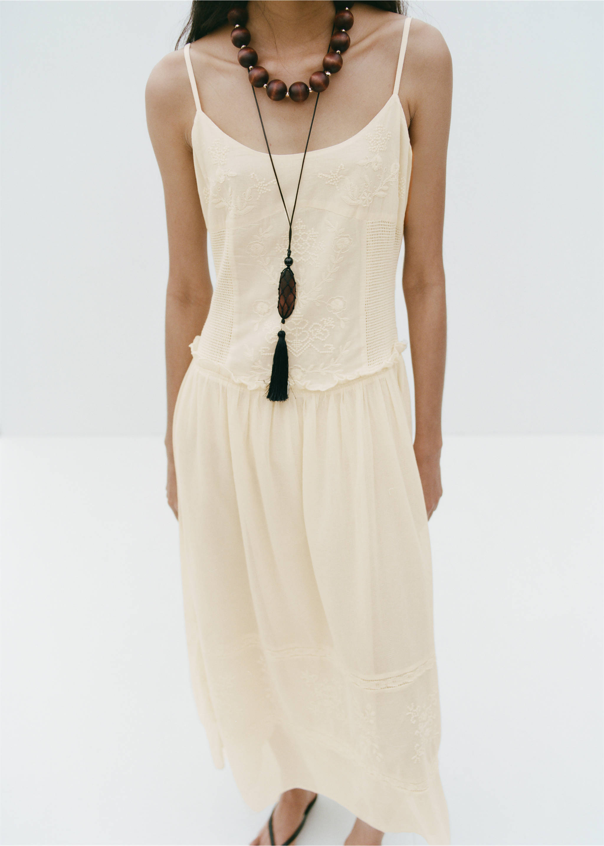 Embroidered detail dress - Medium plane, Off White. Ref: 27009084-01.