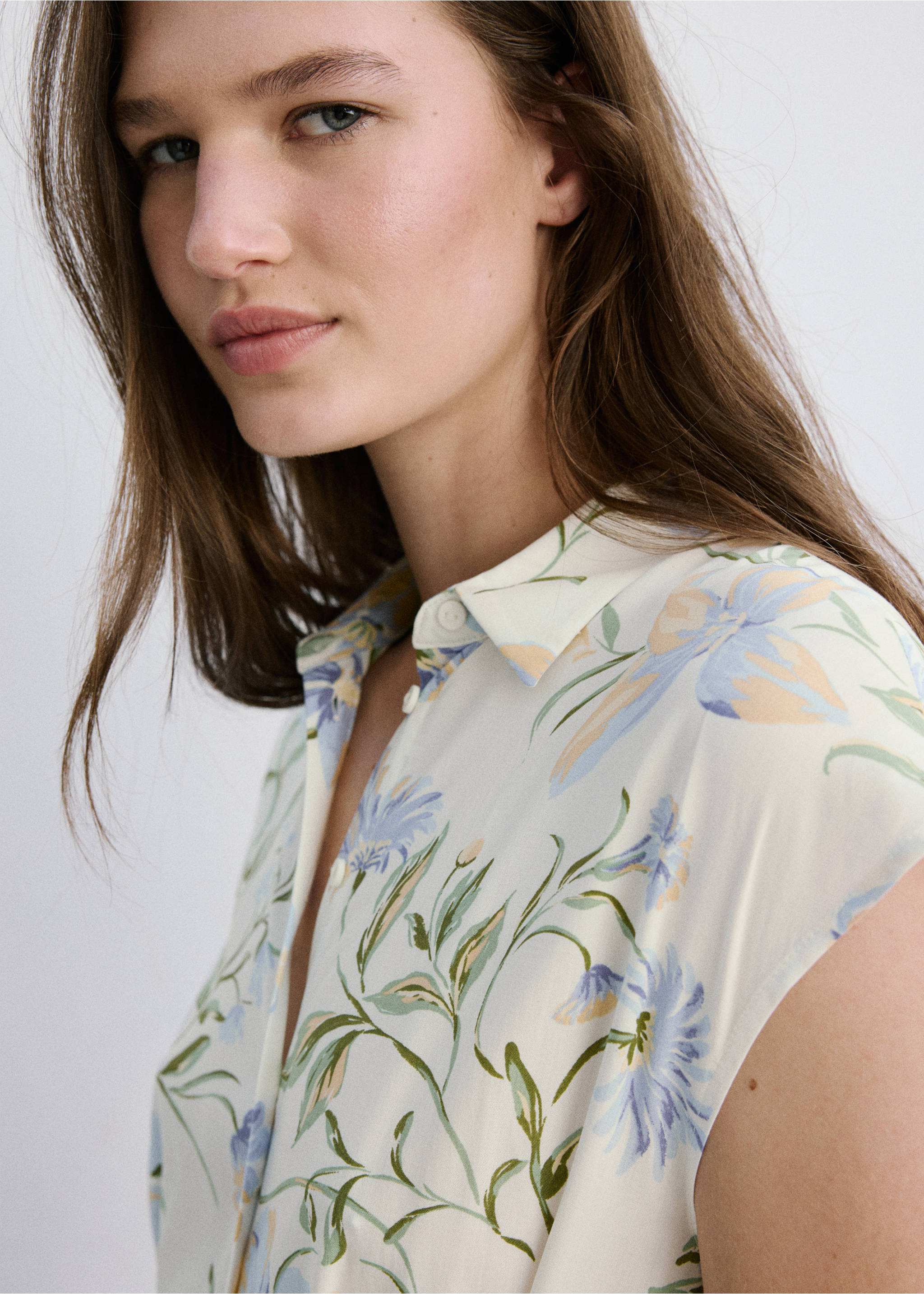 Vestido fluido com estampado floral - Pormenor do artigo 1, Cru. Ref: 27009085-00.