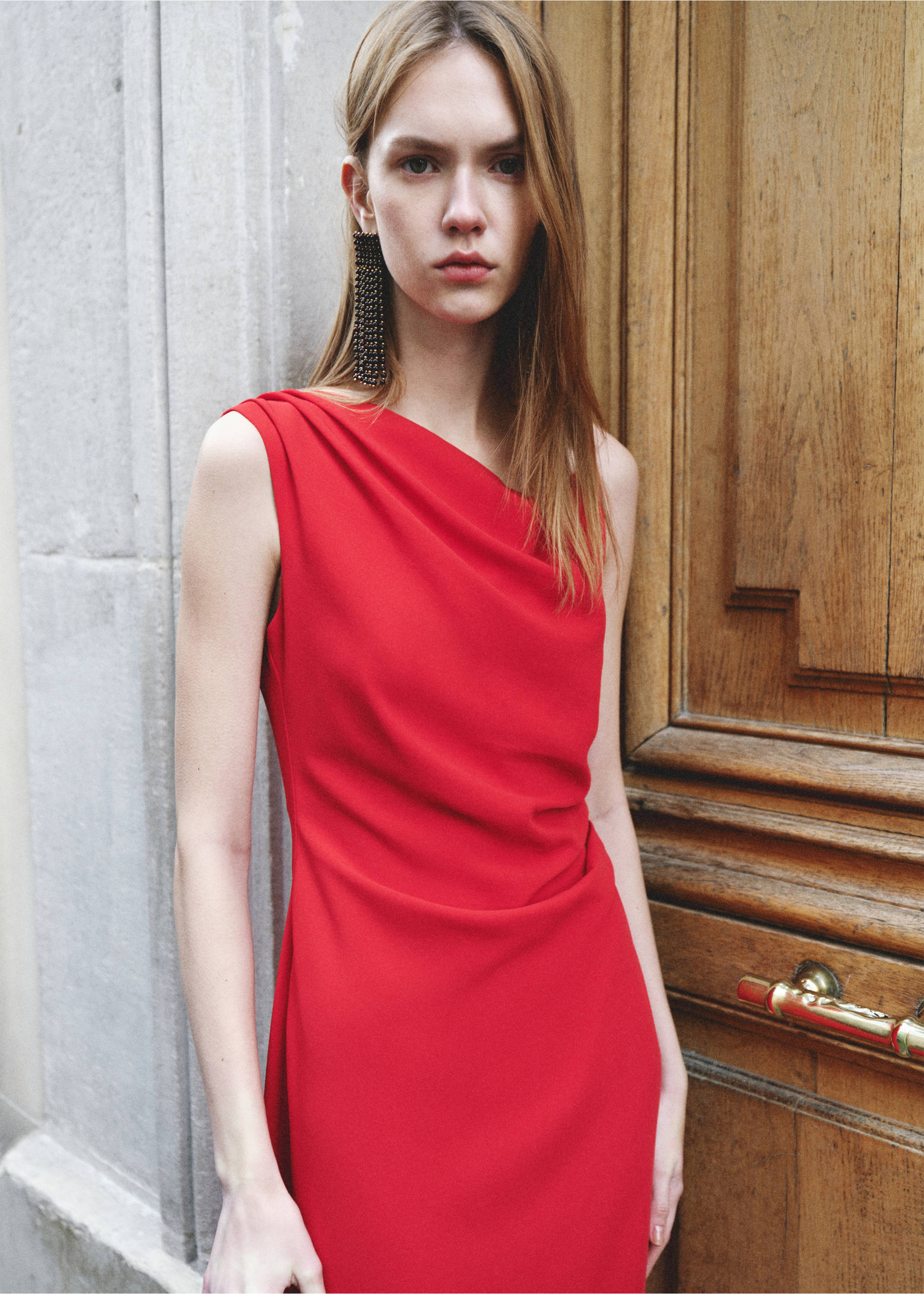 Vestido midi fruncidos laterales - Plano medio, Rojo. Ref: 27009089-00.