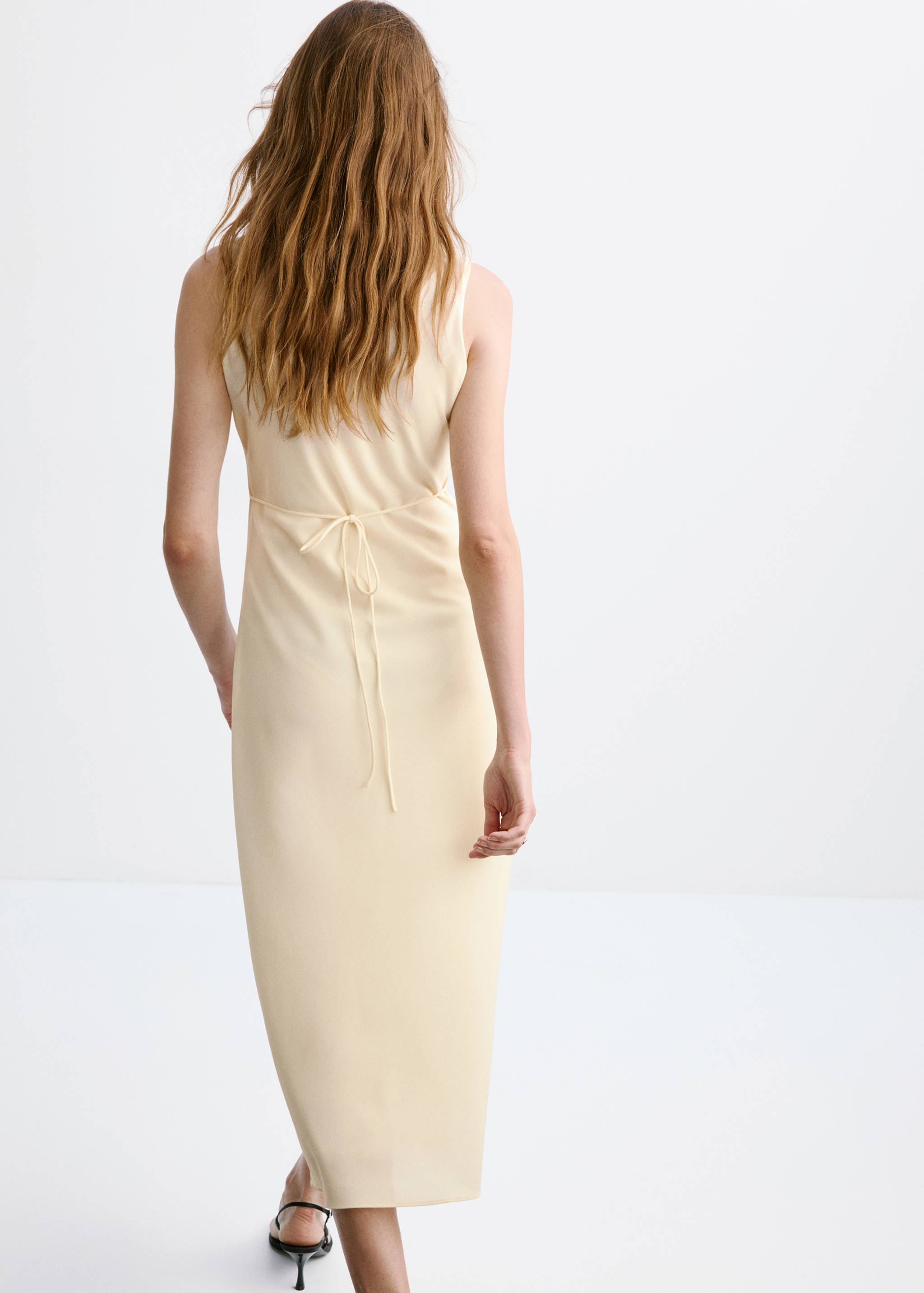 Vestido escote pico volantes - Reverso del artículo