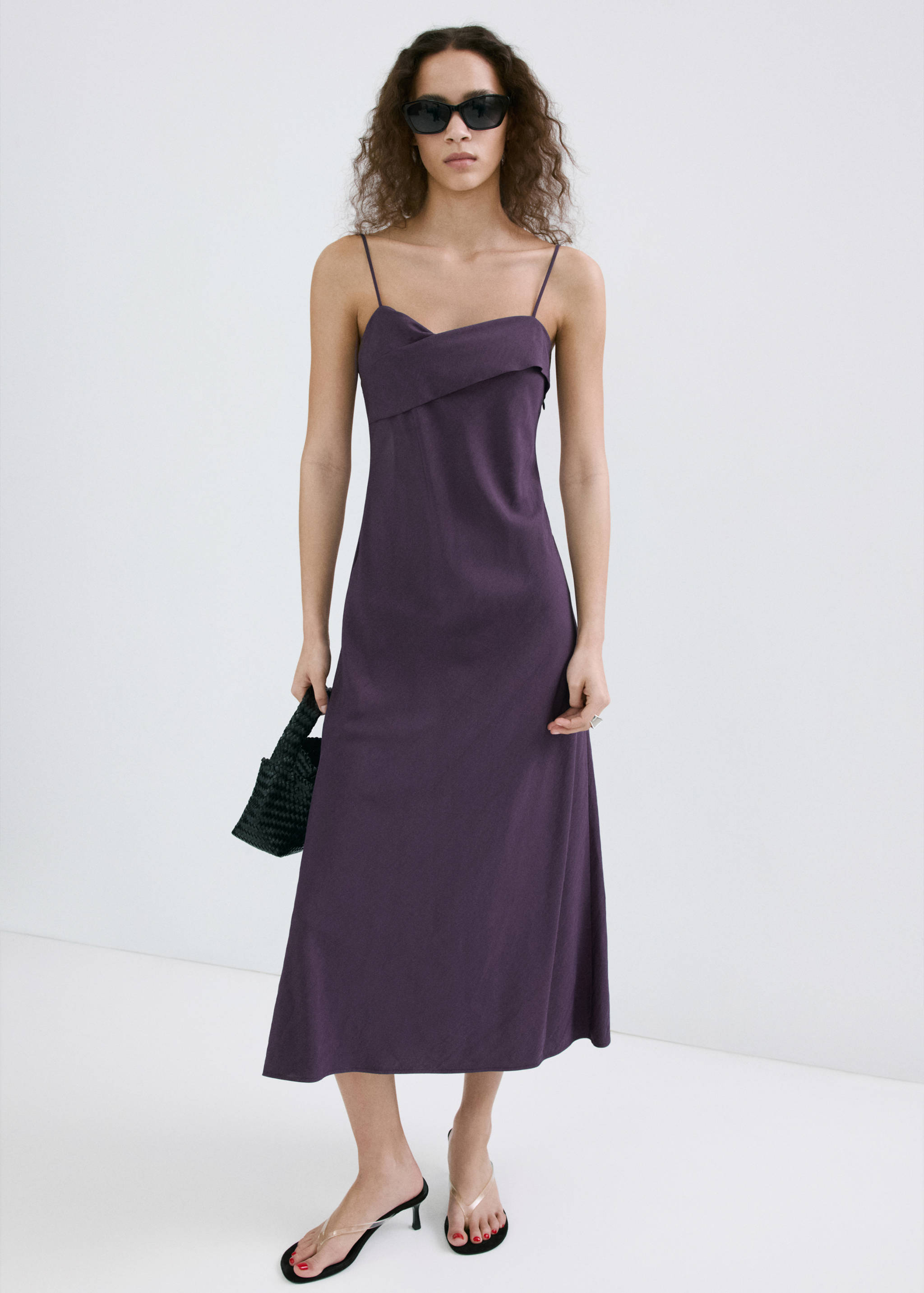 Midi dress with a crossover neckline - General plane