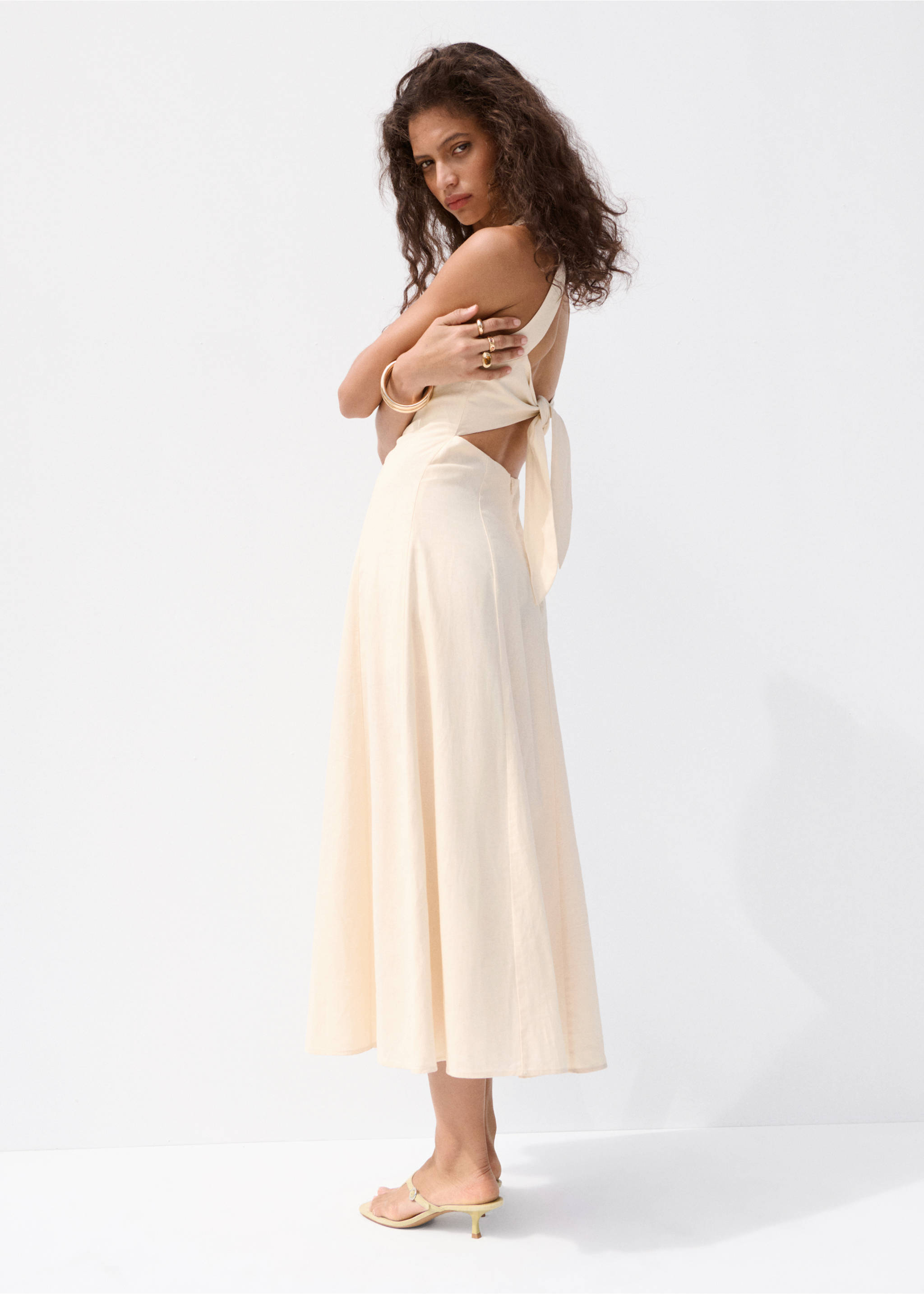 A-line linen dress - Details of the article 1, Ecru. Ref: 27009098-00.