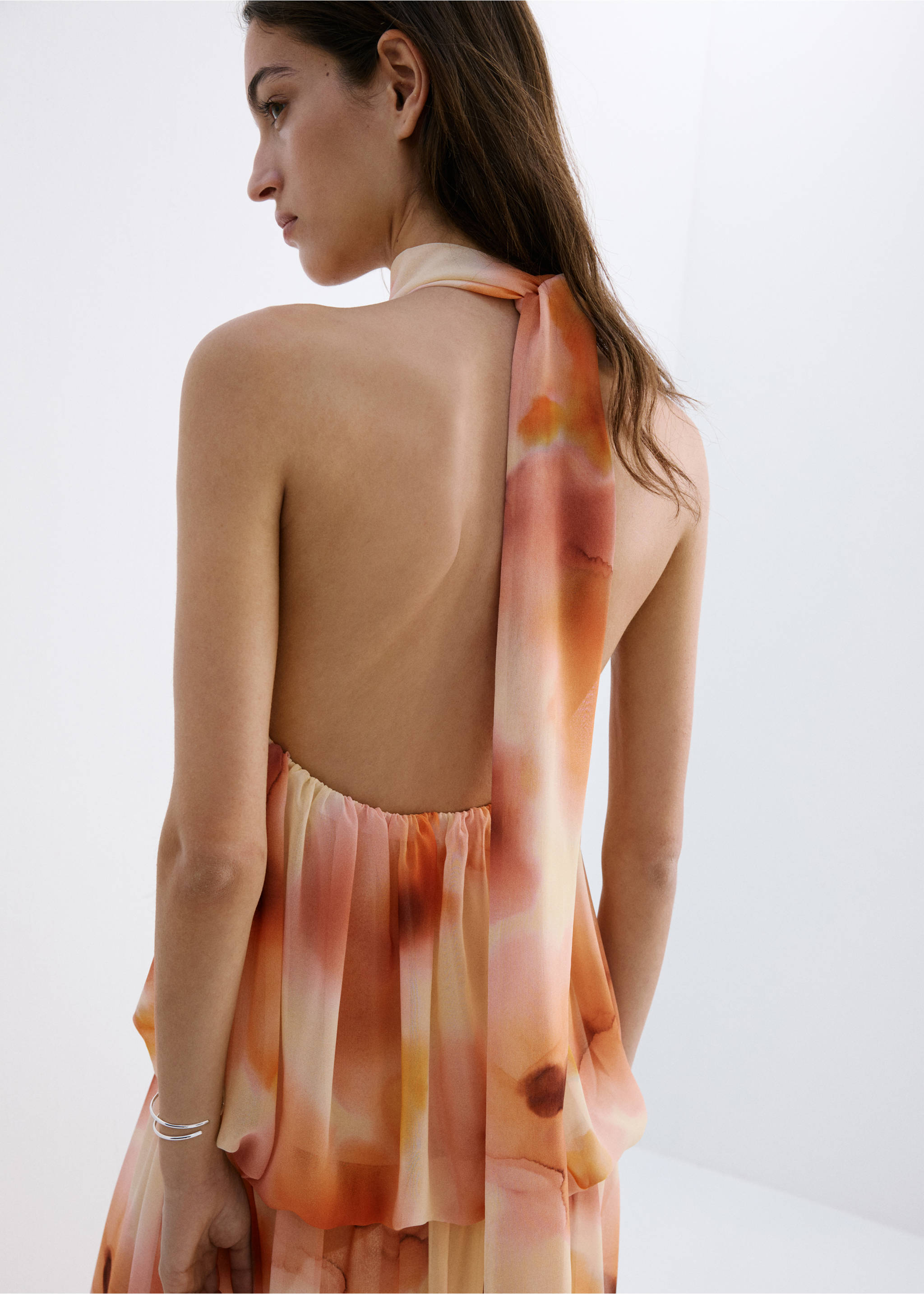 Halter-neck printed dress - Details of the article 6, Peach. Ref: 27009102-00.