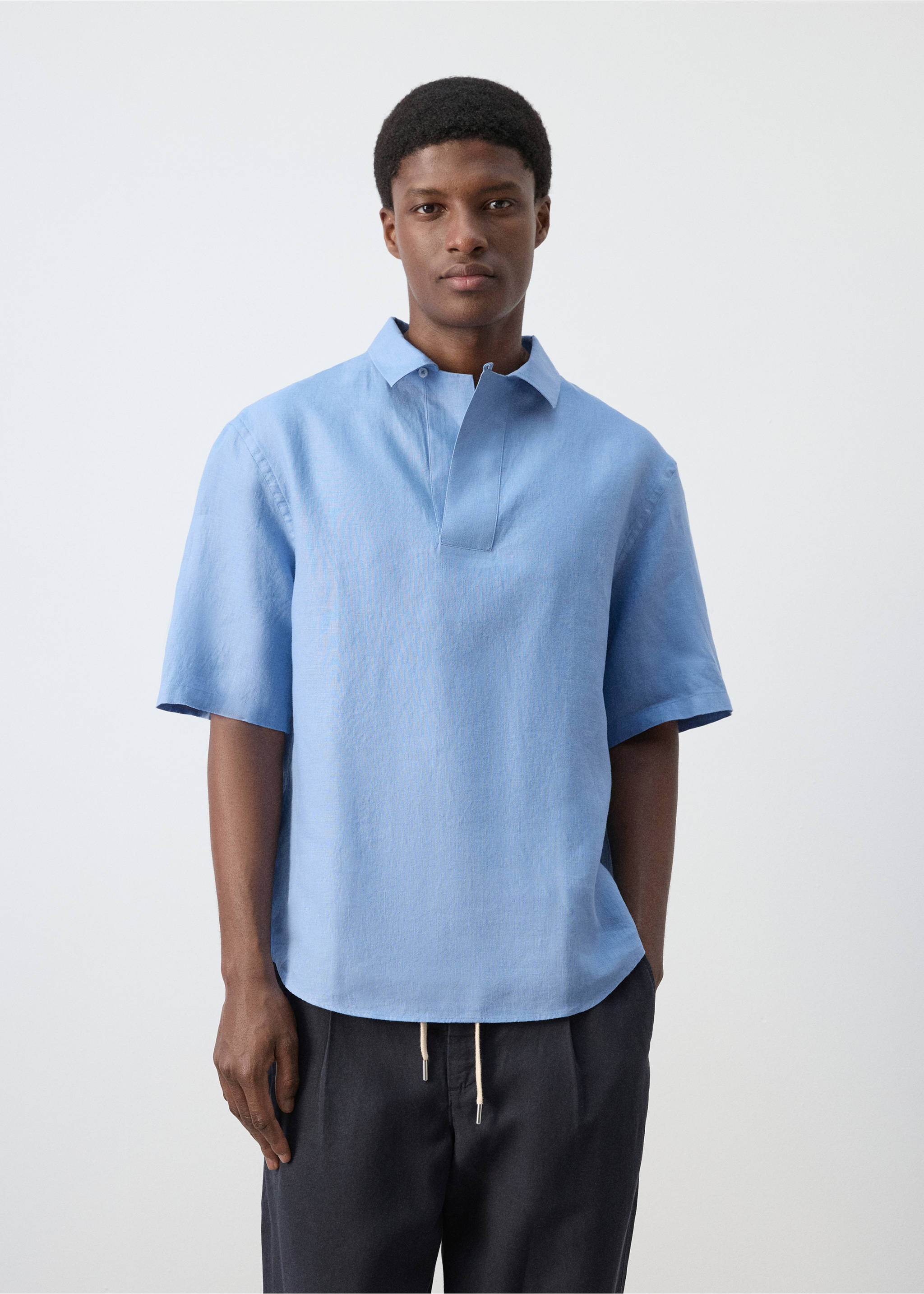 Camisa 100% linho de manga curta - Plano médio, Azul-porcelana. Ref: 27009213-00.