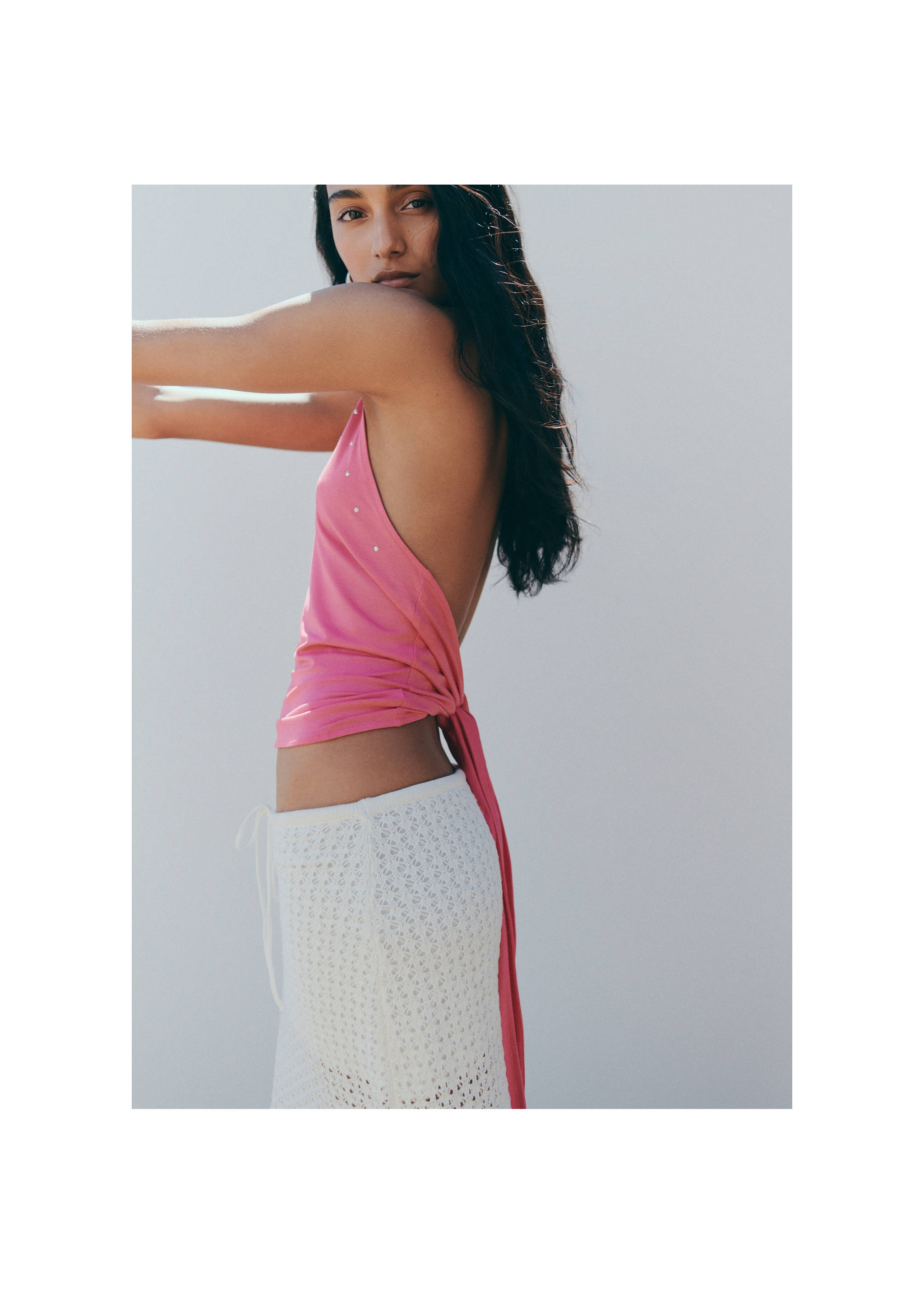 Open-back top with rhinestones - Details of the article 5, Pink. Ref: 27009216-00.