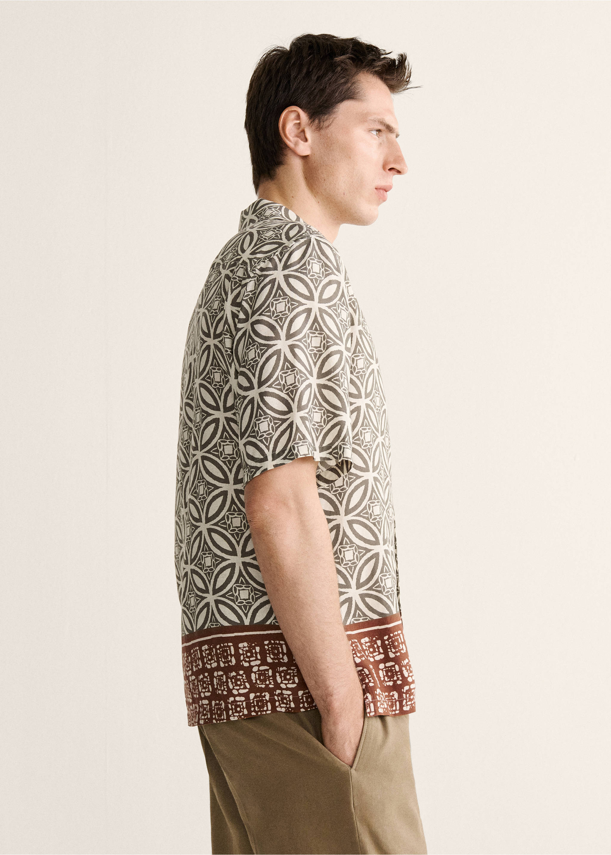 Chemise imprimée col bowling - Détail de l'article 2, Kaki. Ref: 27009219-00.