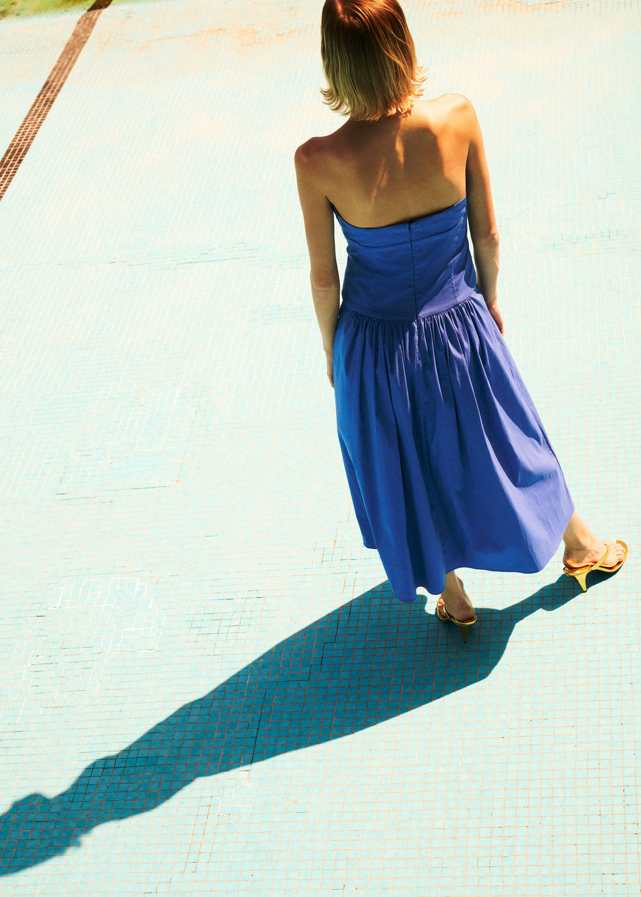 Ruched strapless dress - Reverse of the article