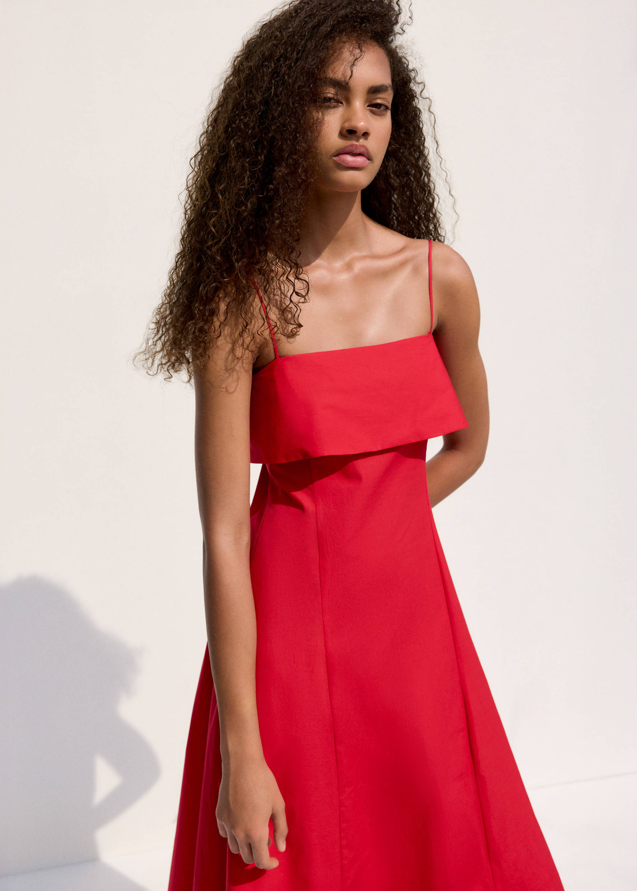 Robe midi évasée - Plan moyen