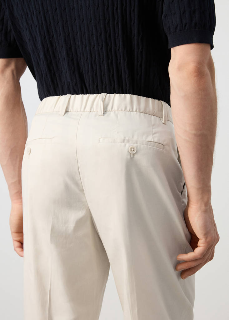 Regular-fit pleated flowy trousers — Beige