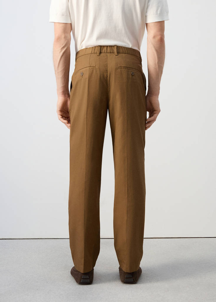 Regular-fit pleated flowy trousers — Brown