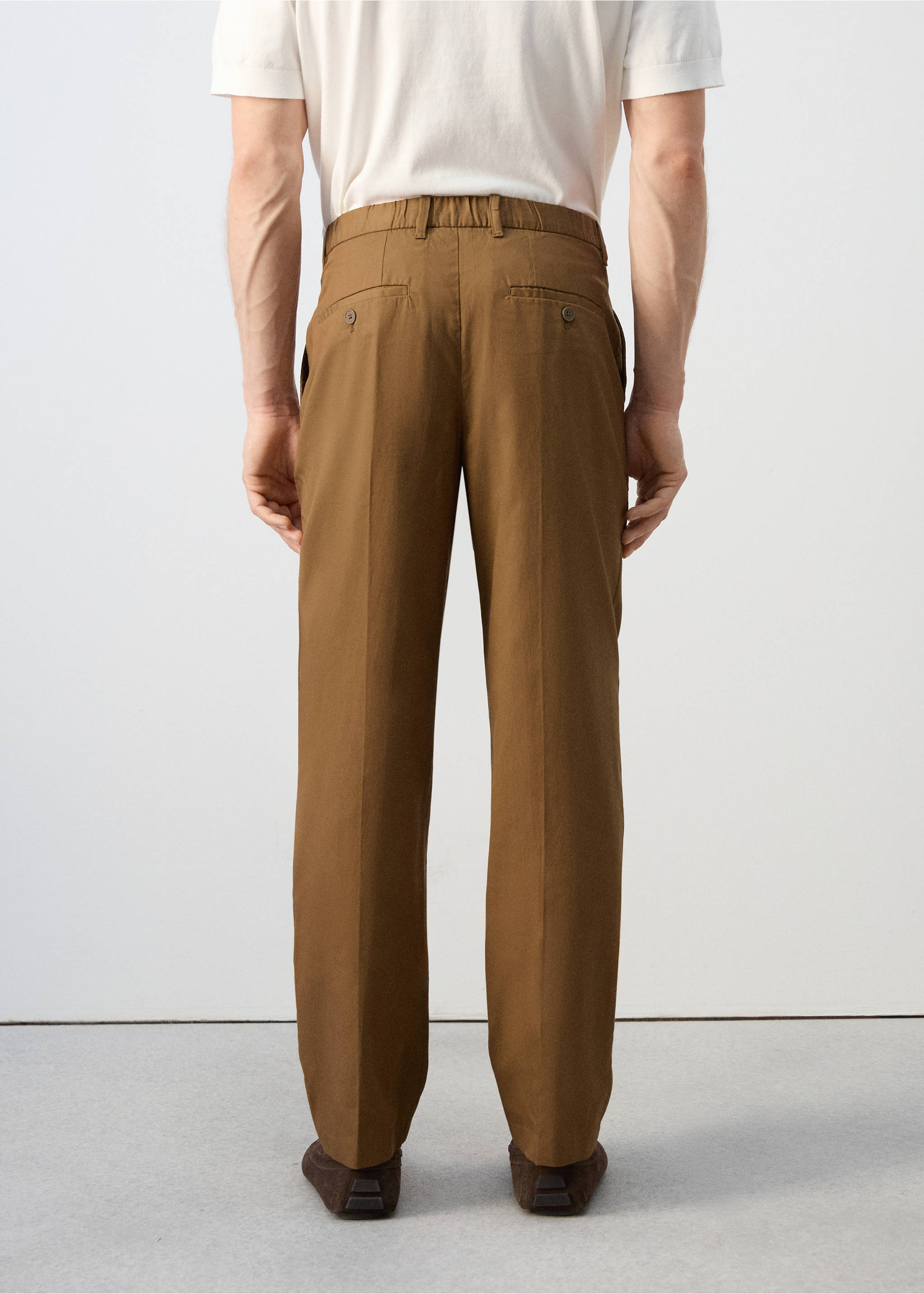 Regular-fit pleated flowy trousers - Reverse of the article, Brown. Ref: 27011191-00.