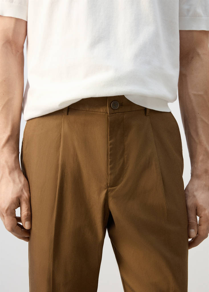 Regular-fit pleated flowy trousers — Brown