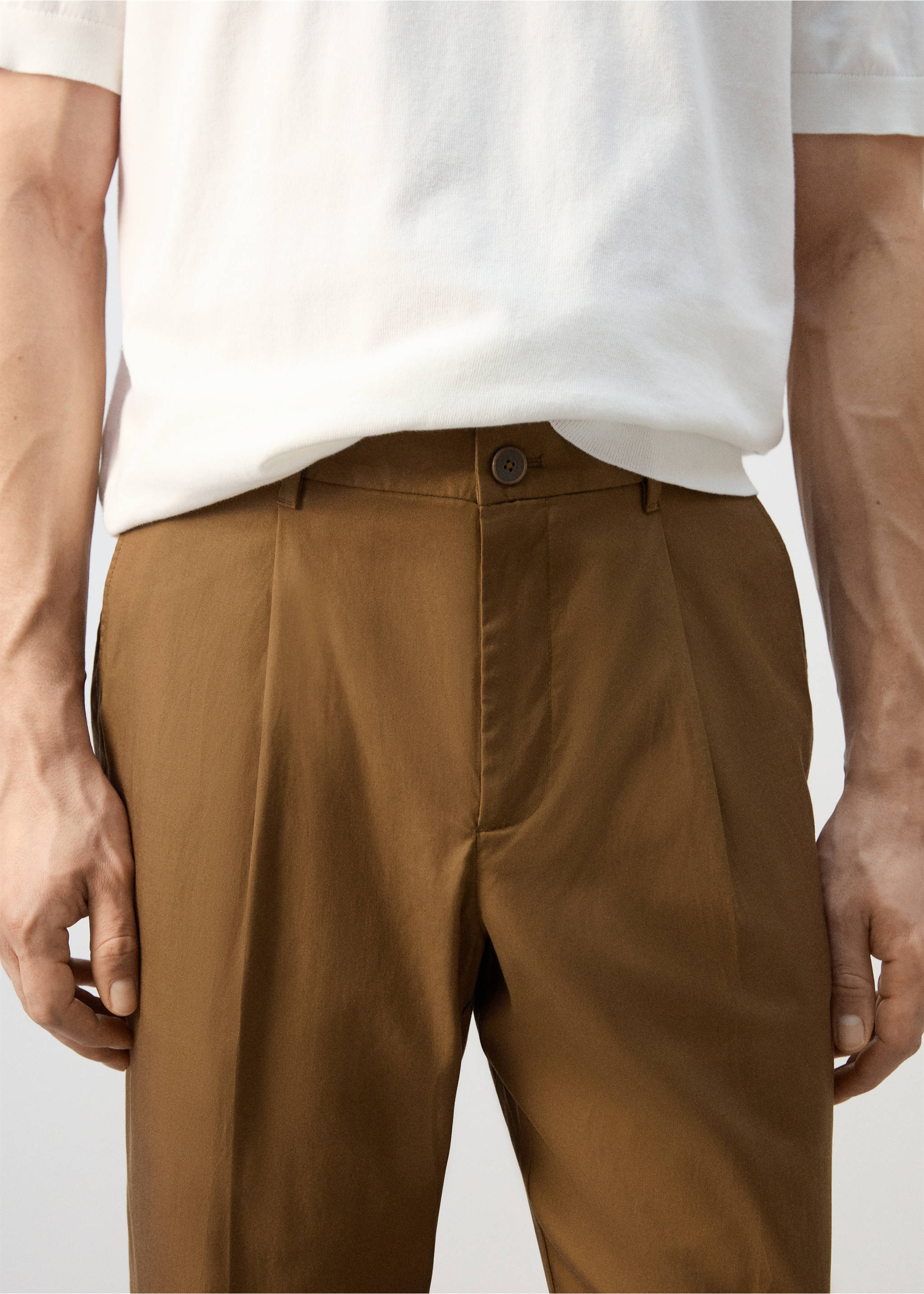 Regular-fit pleated flowy trousers - Details of the article 1, Brown. Ref: 27011191-00.