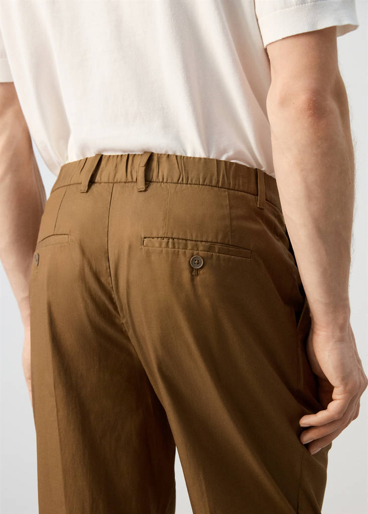 Regular-fit pleated flowy trousers — Brown