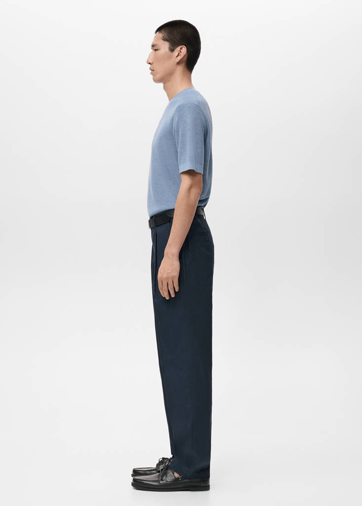 Regular-fit pleated flowy trousers — Navy