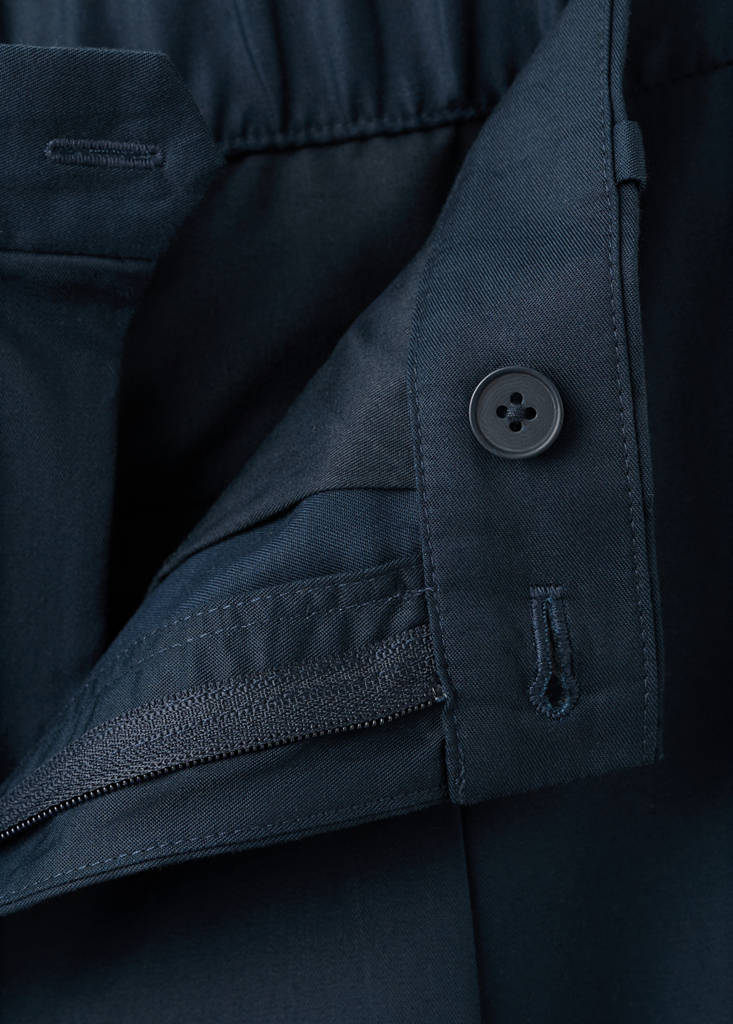 Regular-fit pleated flowy trousers — Navy