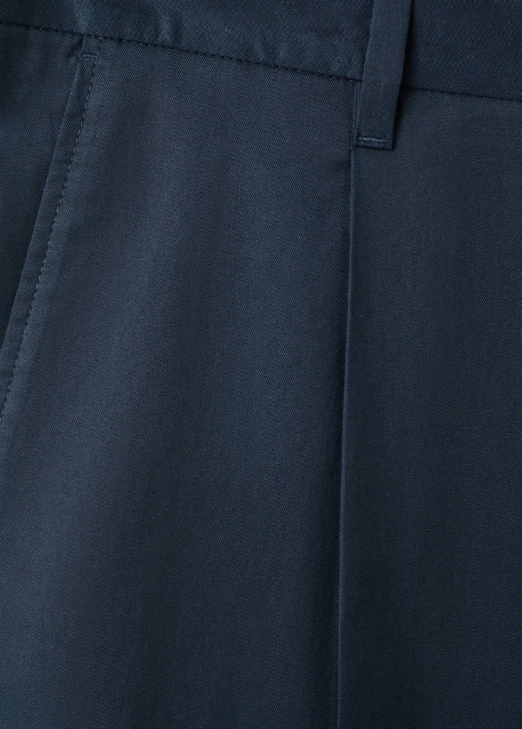 Regular-fit pleated flowy trousers — Navy