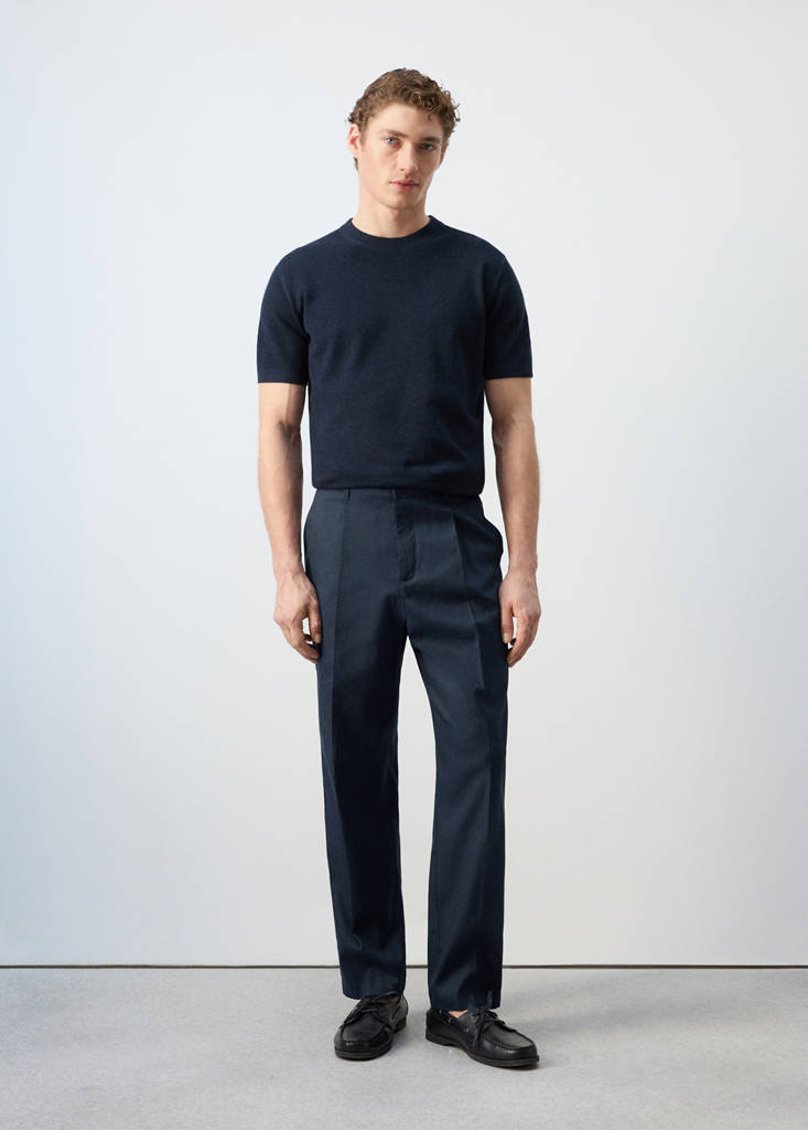 Regular-fit pleated flowy trousers — Navy