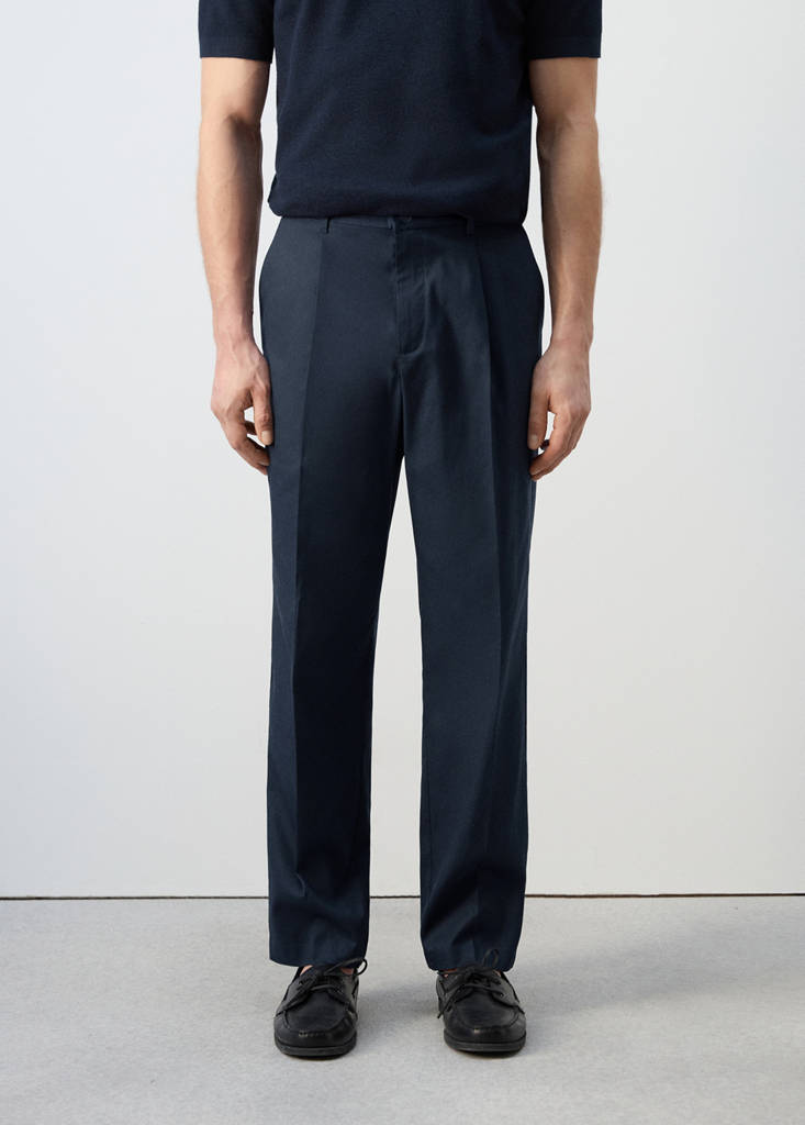 Regular-fit pleated flowy trousers — Navy