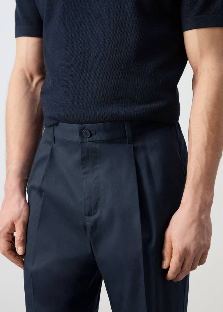 Regular-fit pleated flowy trousers — Navy