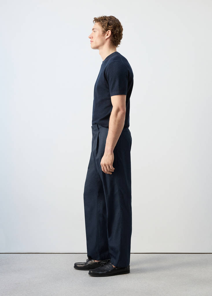 Regular-fit pleated flowy trousers — Navy