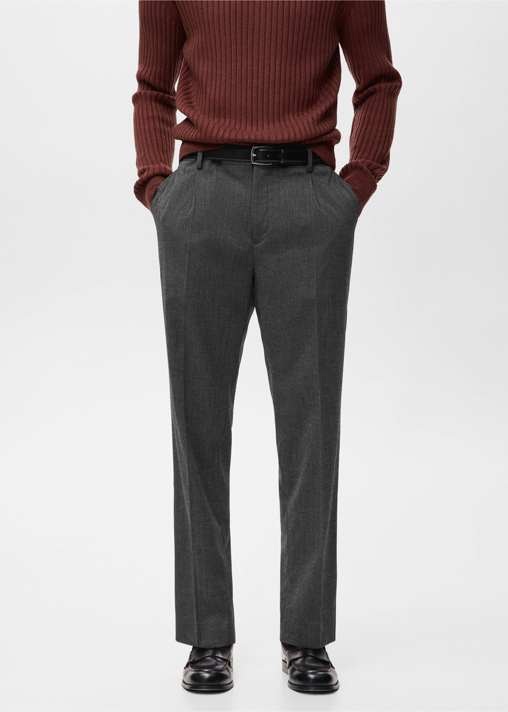 Regular-fit pleated flannel trousers - Medium plane, Dark Heather Grey. Ref: 27011200-00.