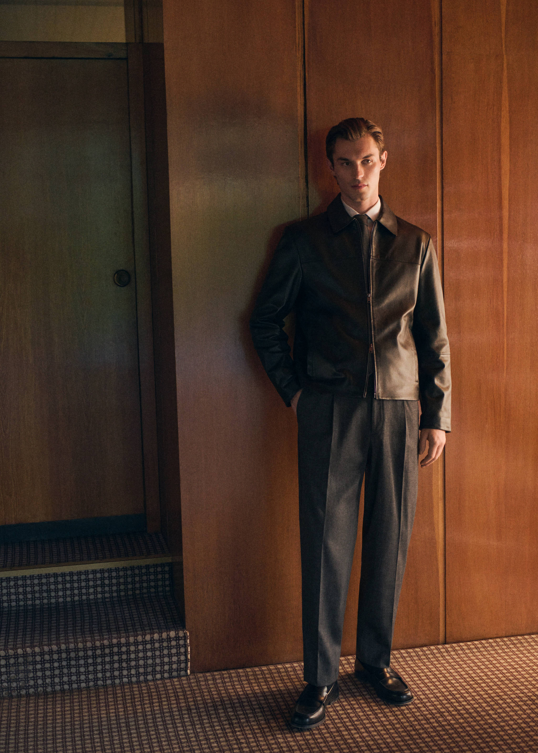 Regular-fit pleated flannel trousers - Details of the article 5, Dark Heather Grey. Ref: 27011200-00.