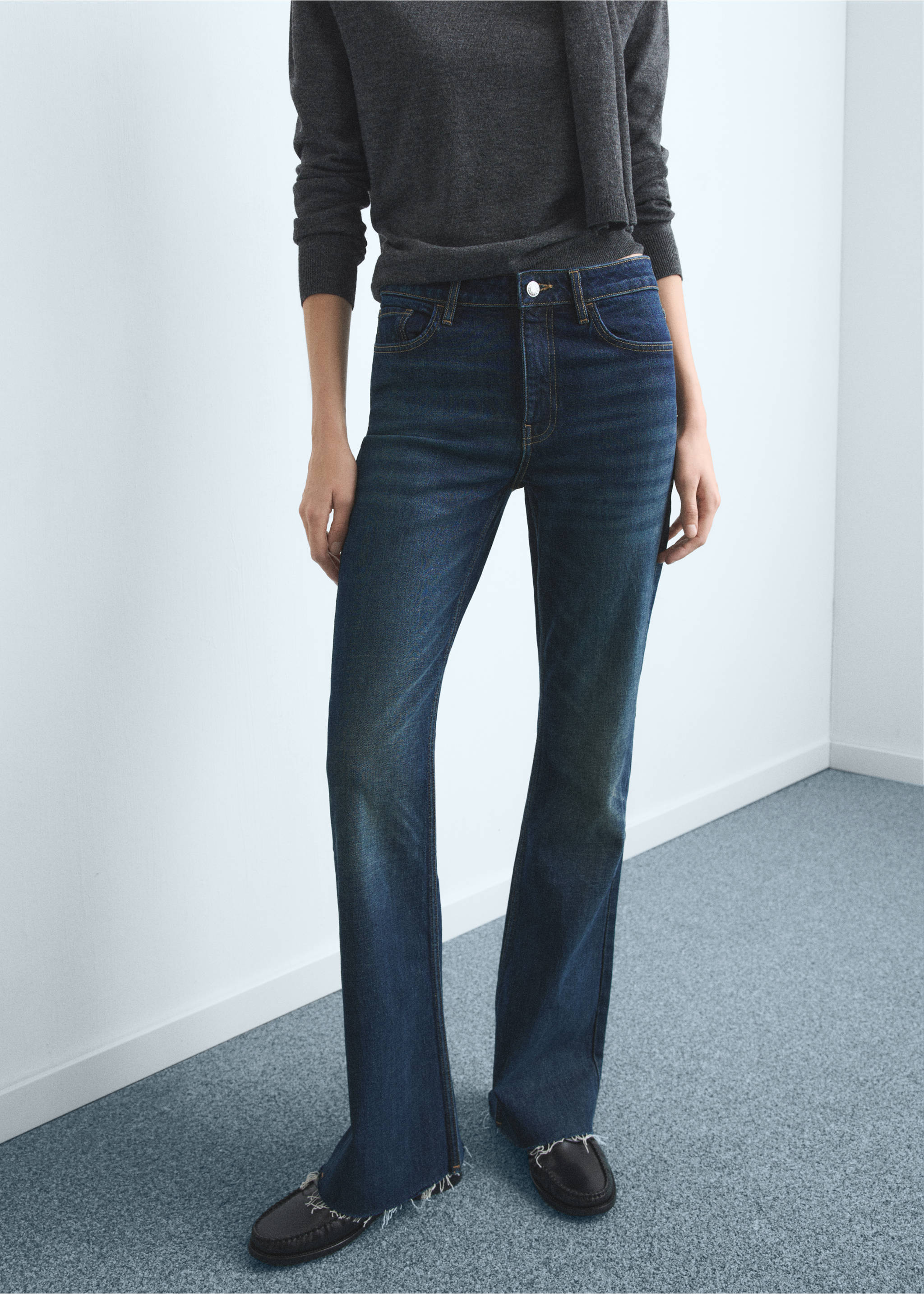Jean Fiona flare taille normale - Plan moyen, Bleu foncé. Ref: 27011235-00.