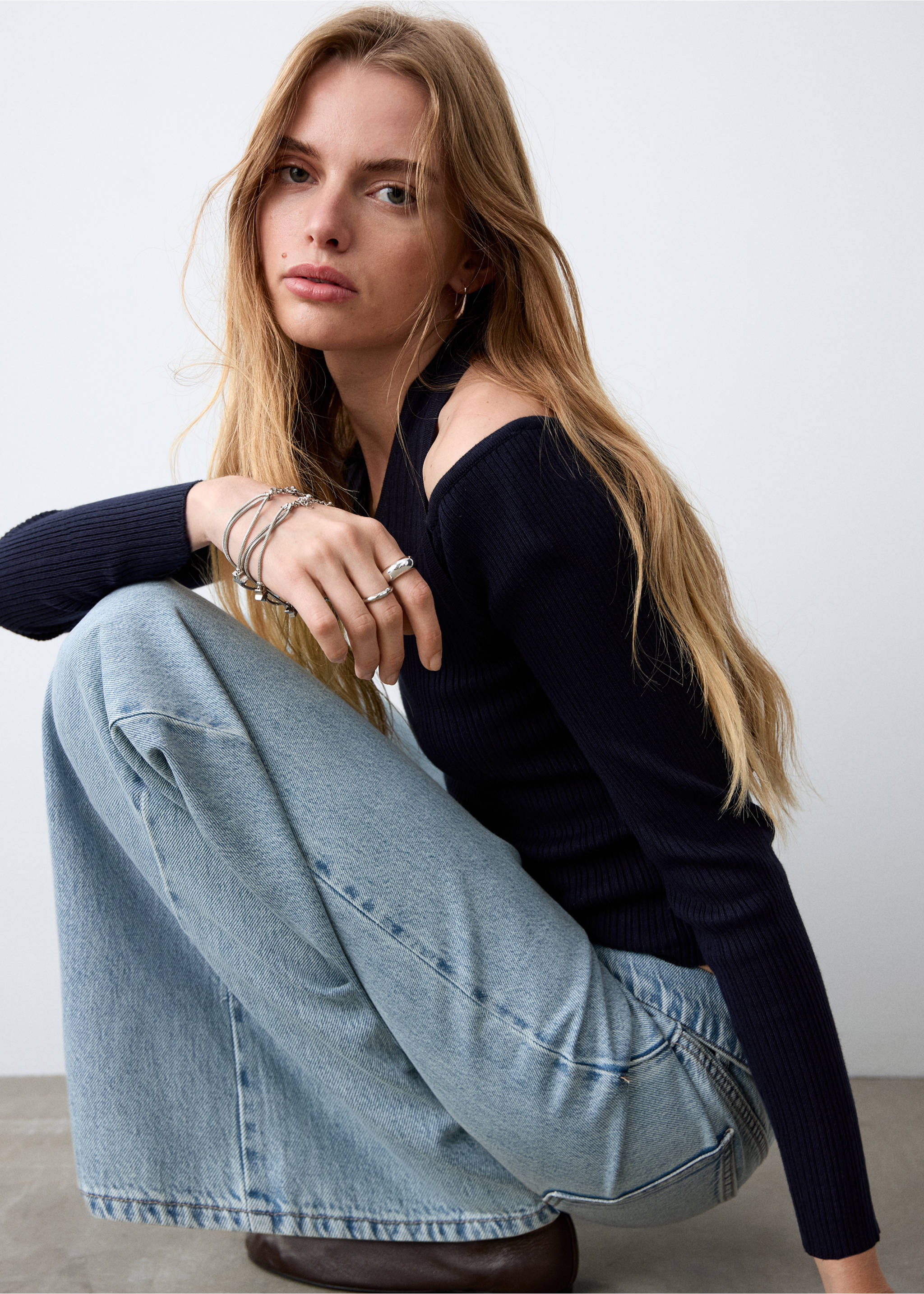 Джинсы с низкой посадкой и отворотом - Деталь изделия 6, Светло-синий. Ref: 27011249-00.