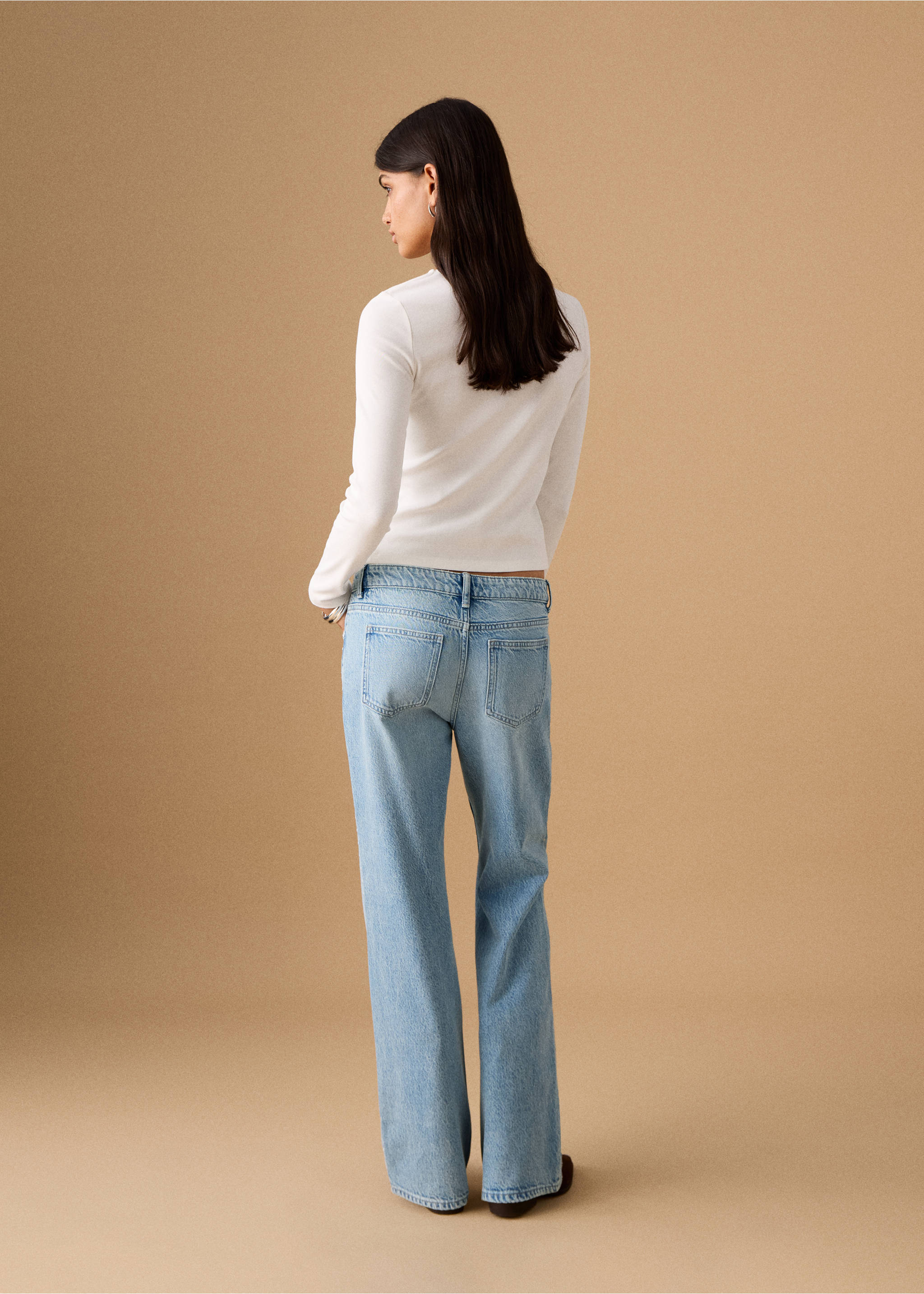 جينز مستقيم مزين بالمسامير - الجهة الخلفية للمنتج, أزرق متوسط. Ref: 27011251-00.